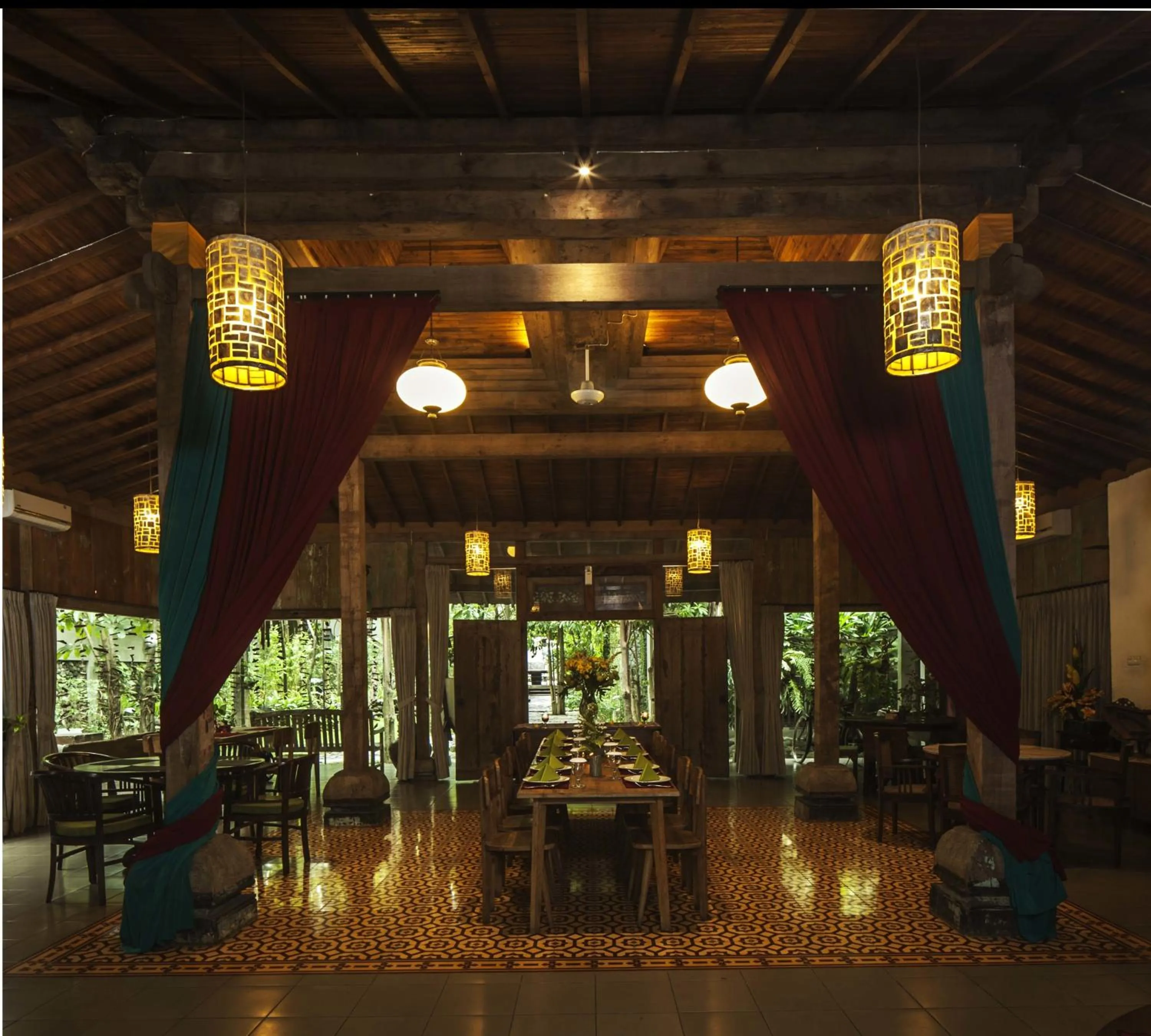 Restaurant/places to eat in Rumah Batu Boutique Hotel