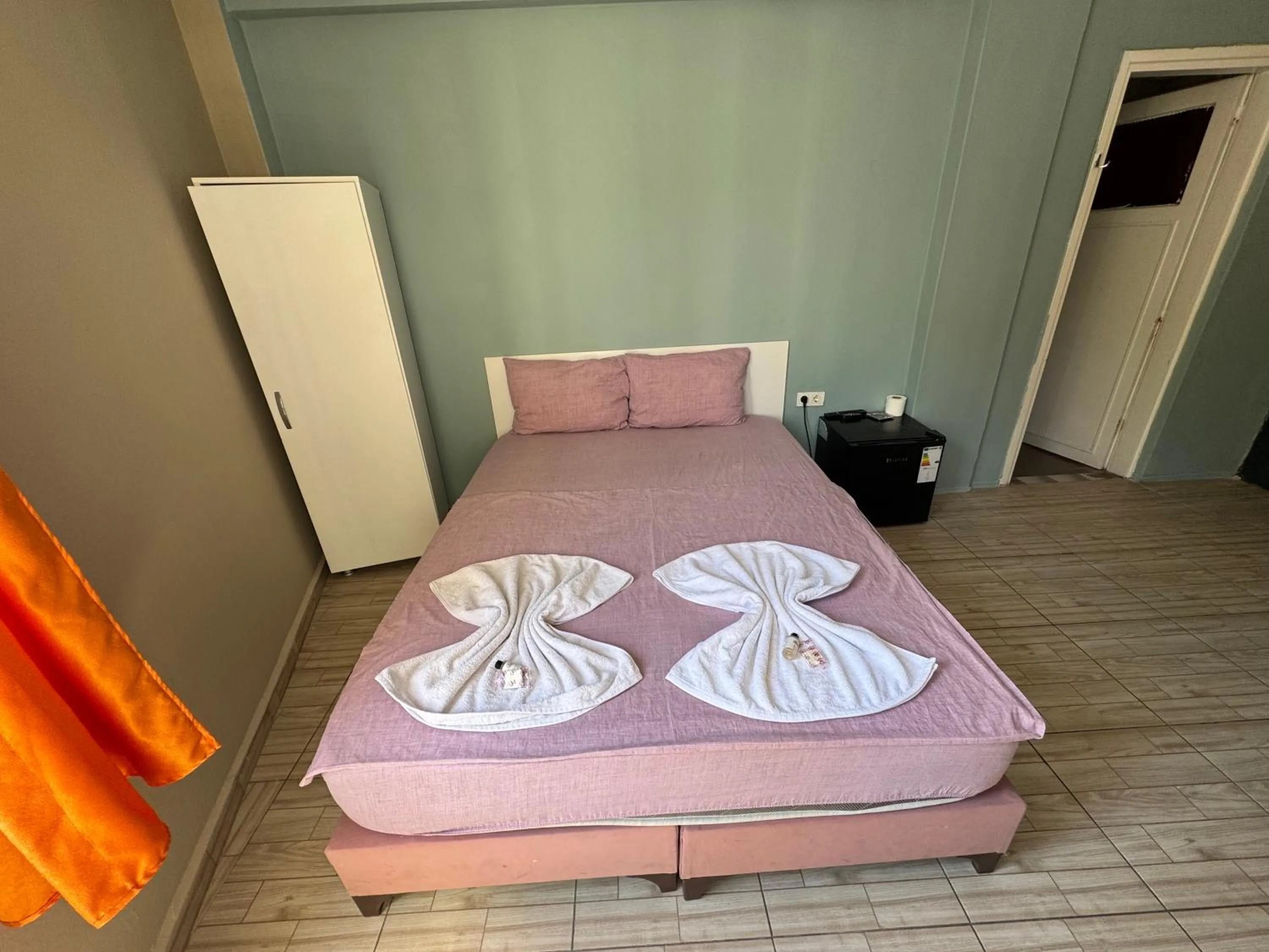 Bedroom, Bed in Ersoy Ak Pansiyon