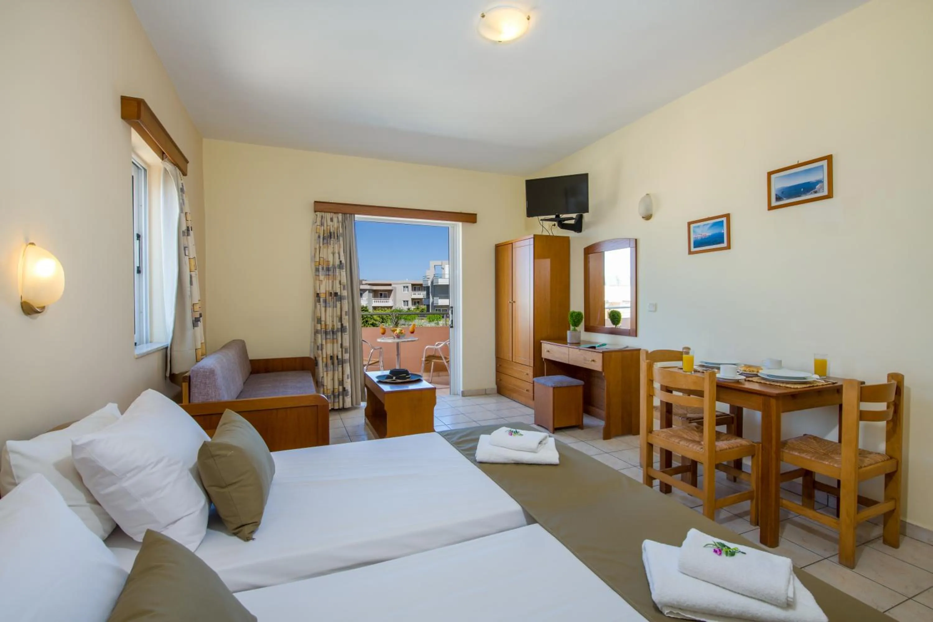 TV and multimedia, Bed in Dias Hotel Apartments