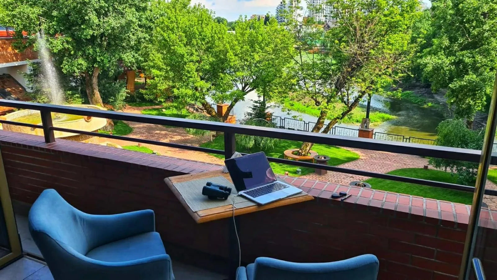 Restaurant/places to eat in Caro Hotel