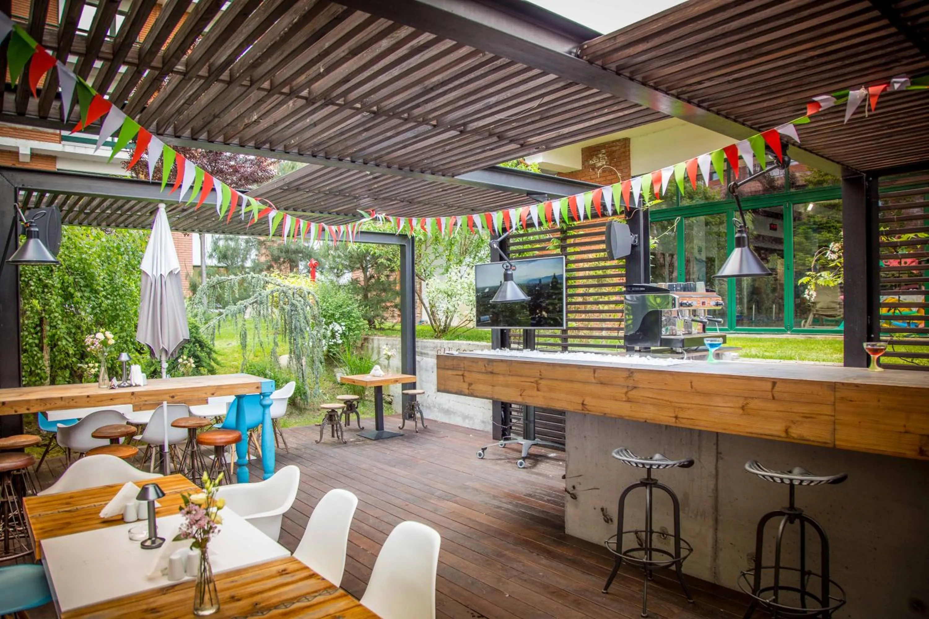 Restaurant/places to eat in Caro Hotel