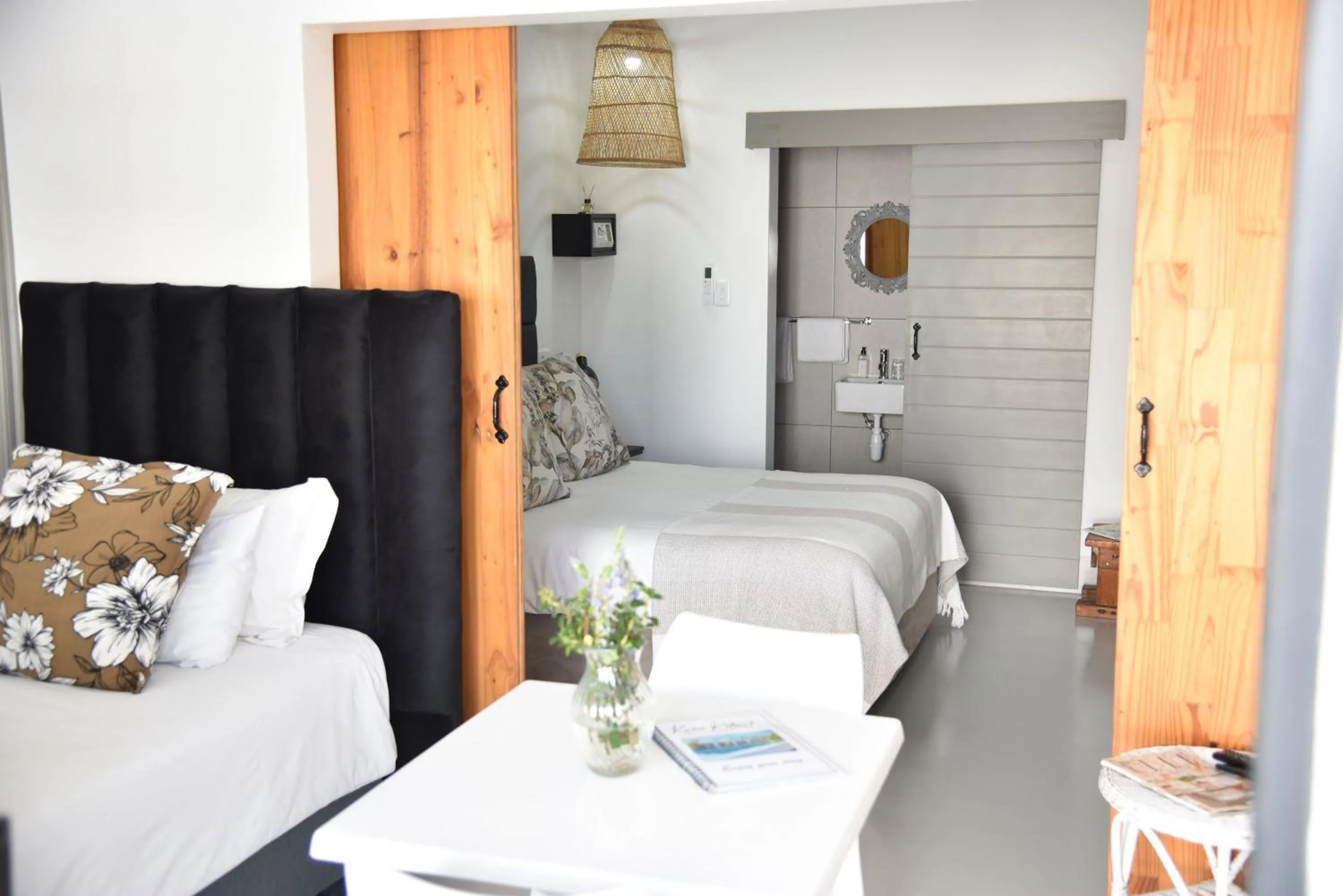 Photo of the whole room, Bed in Karoo Retreat- Self Catering Villas and Guest House