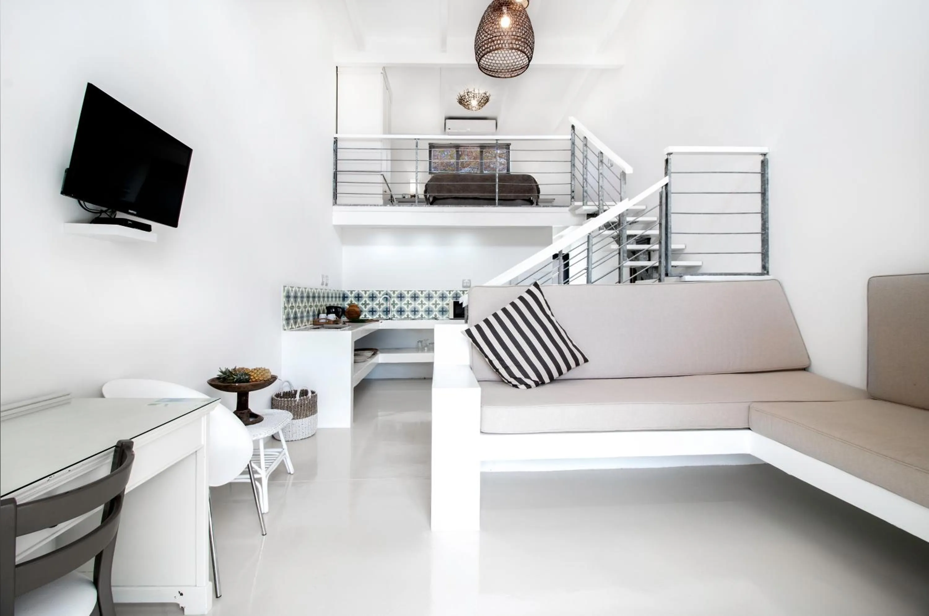 TV and multimedia in Karoo Retreat- Self Catering Villas and Guest House