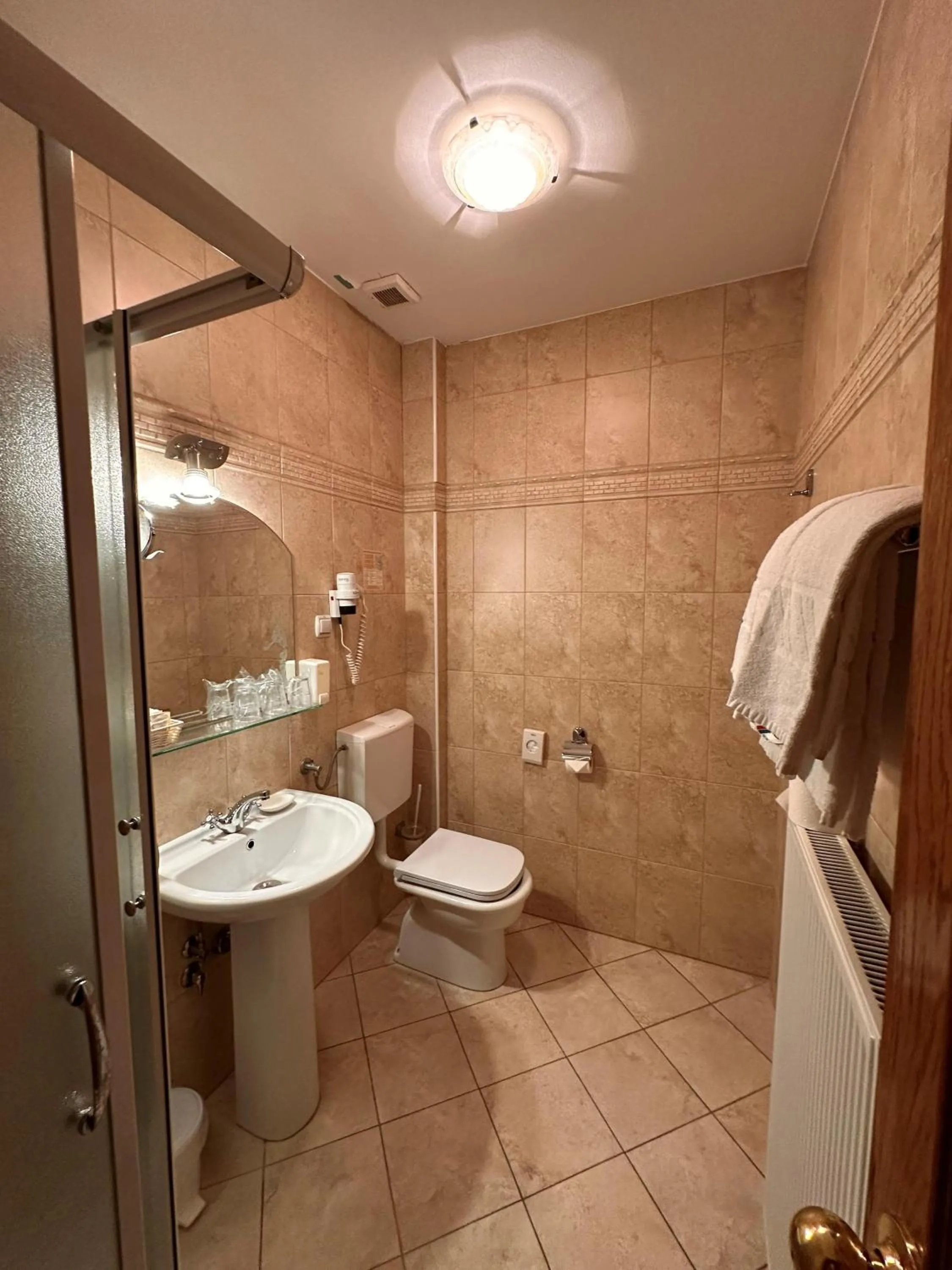 Shower in Hotel Grande