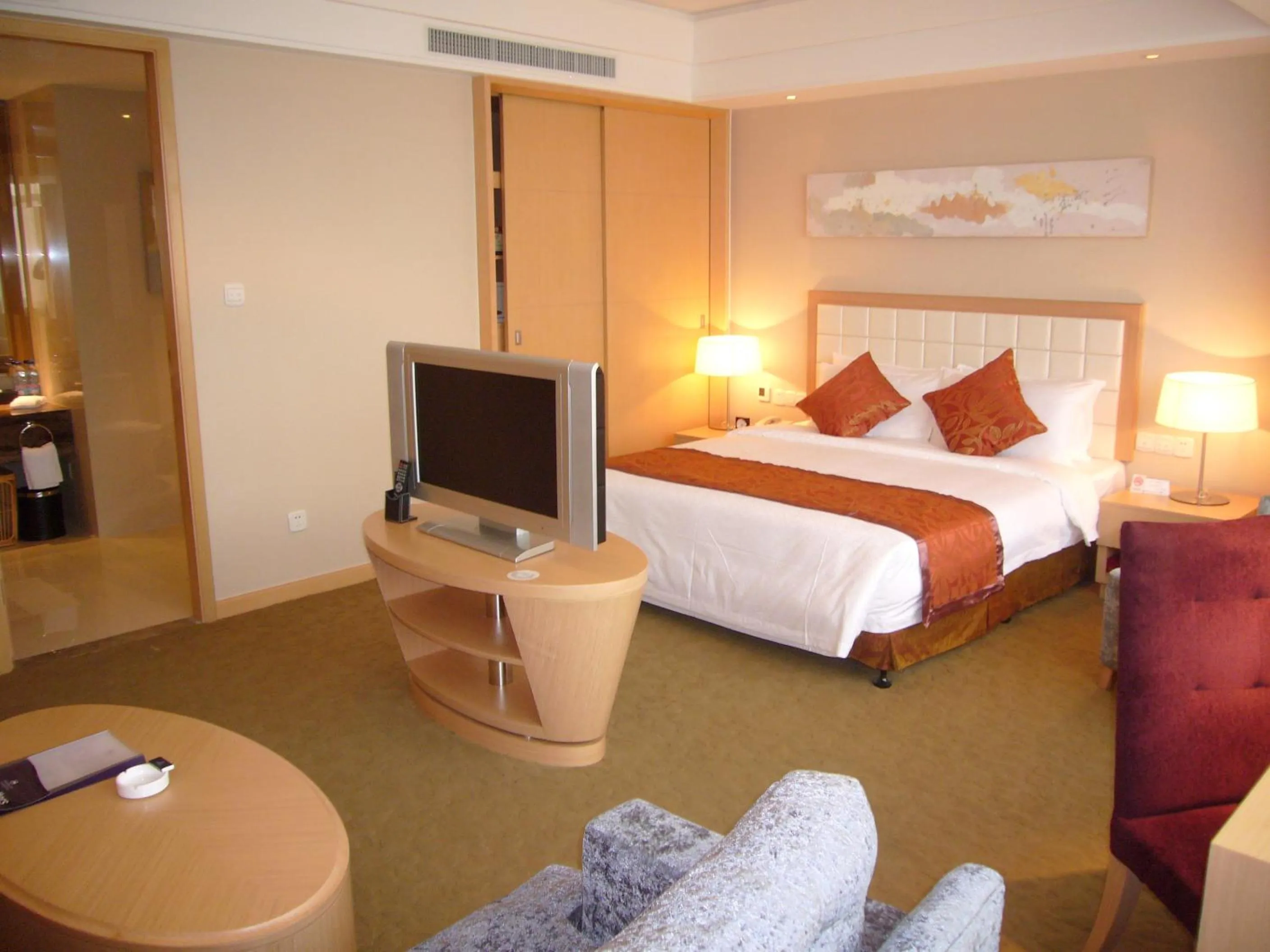 Photo of the whole room, TV/Entertainment Center in Grand Metropark Hotel Suzhou