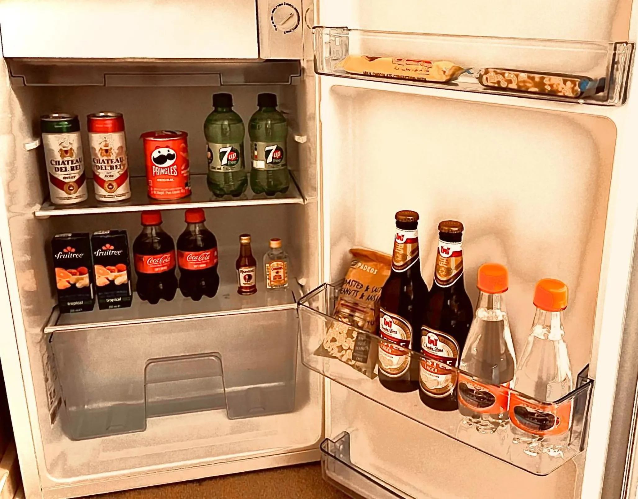 Food and drinks in 27A on Angus