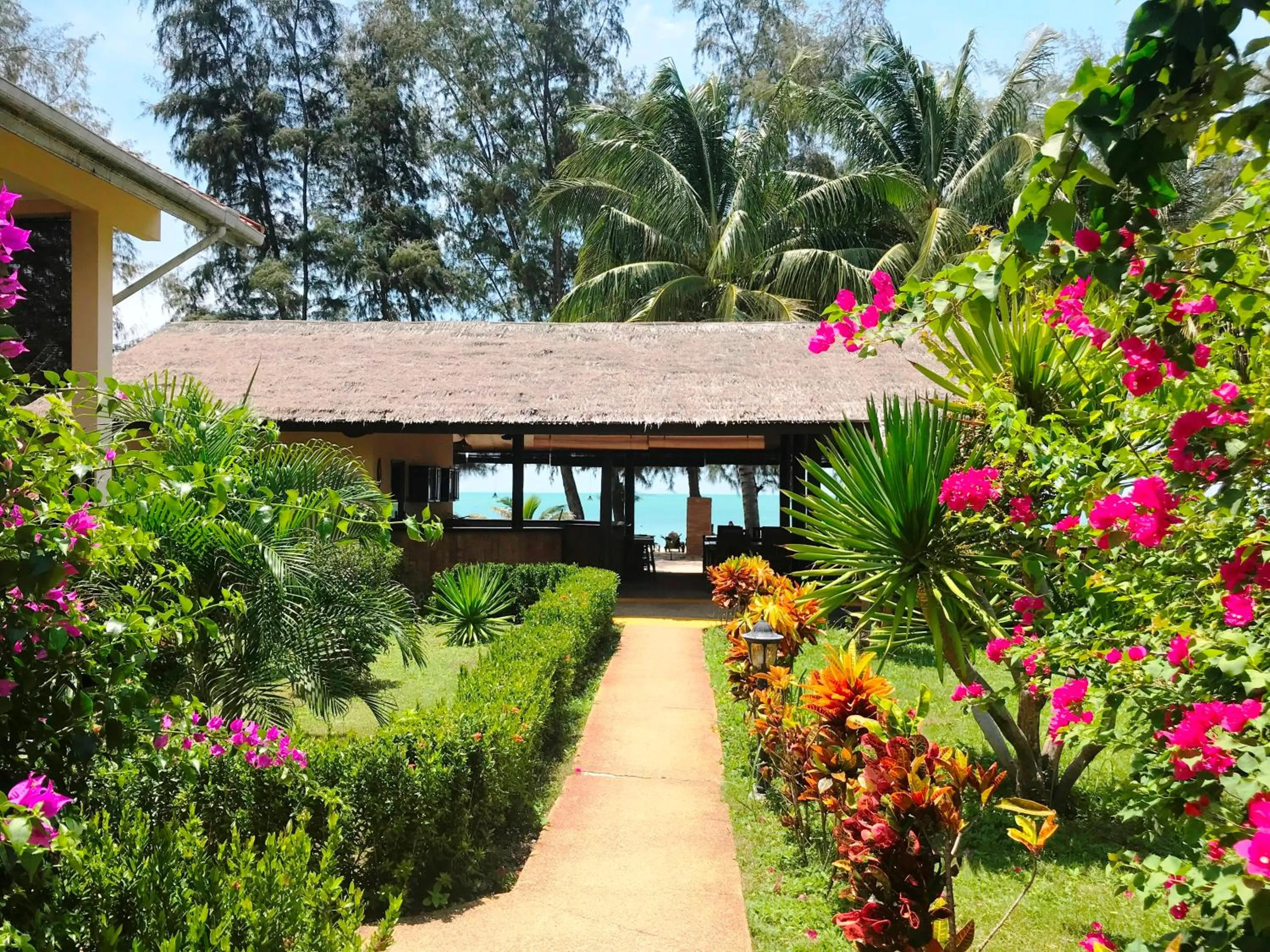 Restaurant/places to eat in Ao Thai Resort