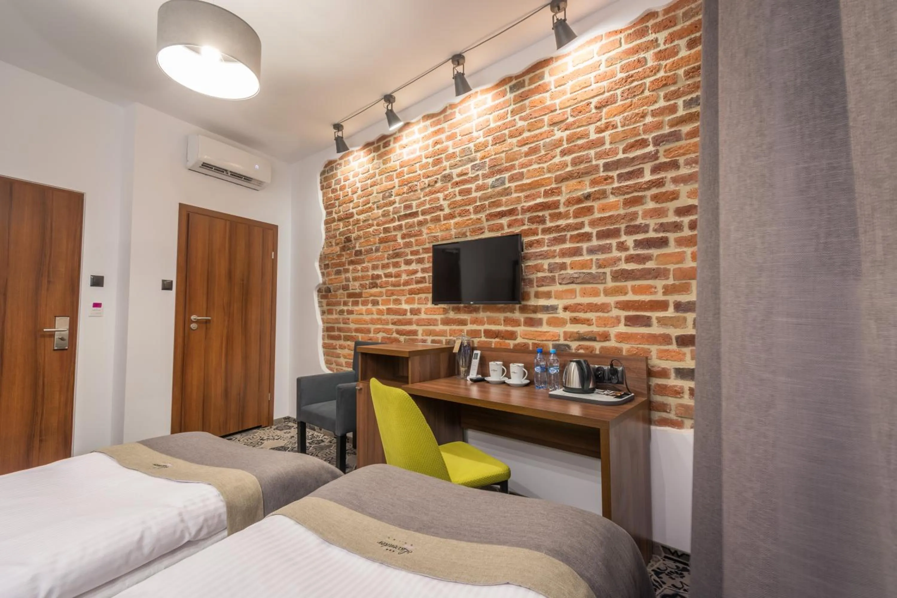 Photo of the whole room, Bed in Hotel Lavender