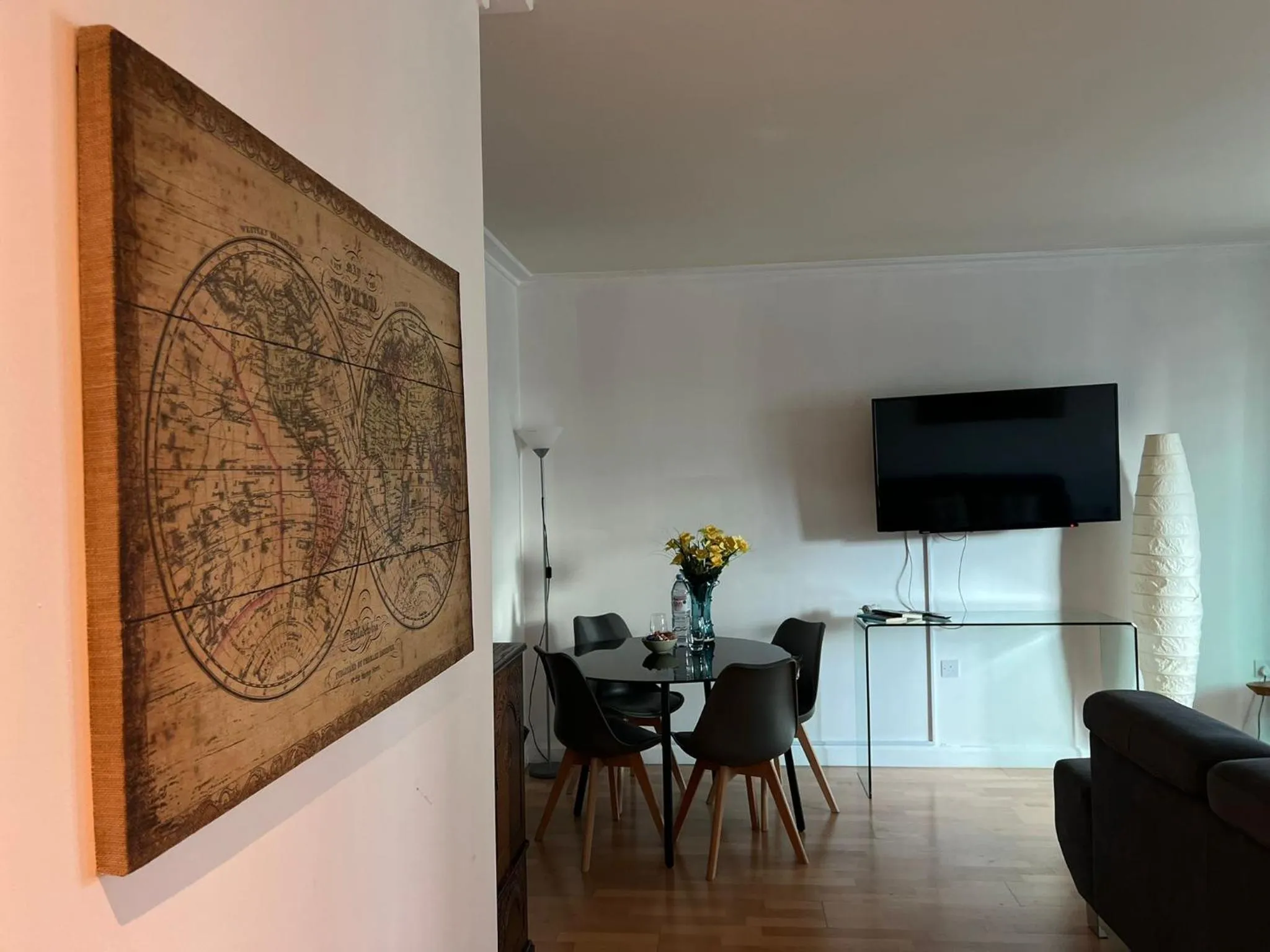 TV and multimedia in Canary Wharf - Luxury Apartments