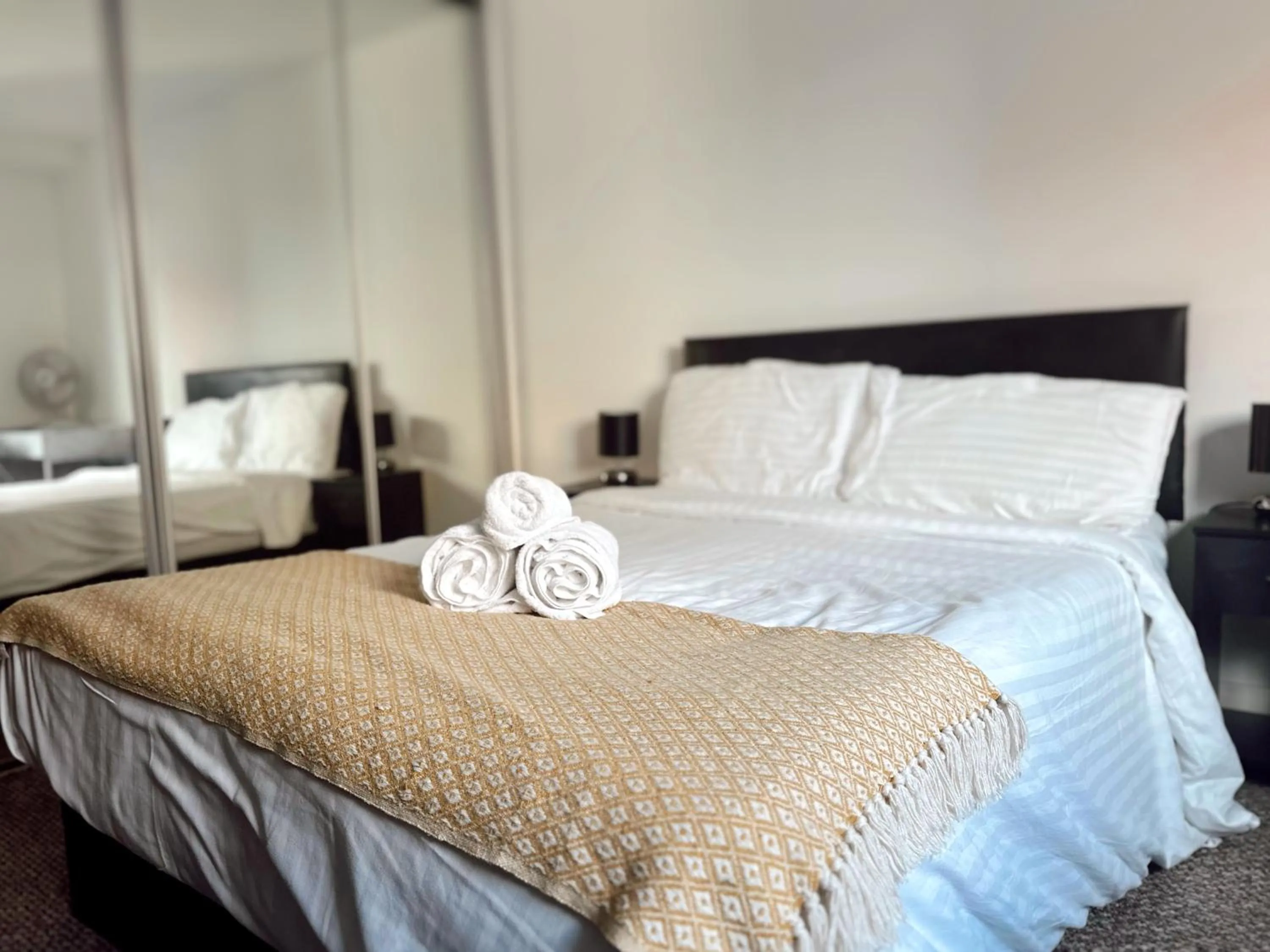 Bed in Canary Wharf - Luxury Apartments