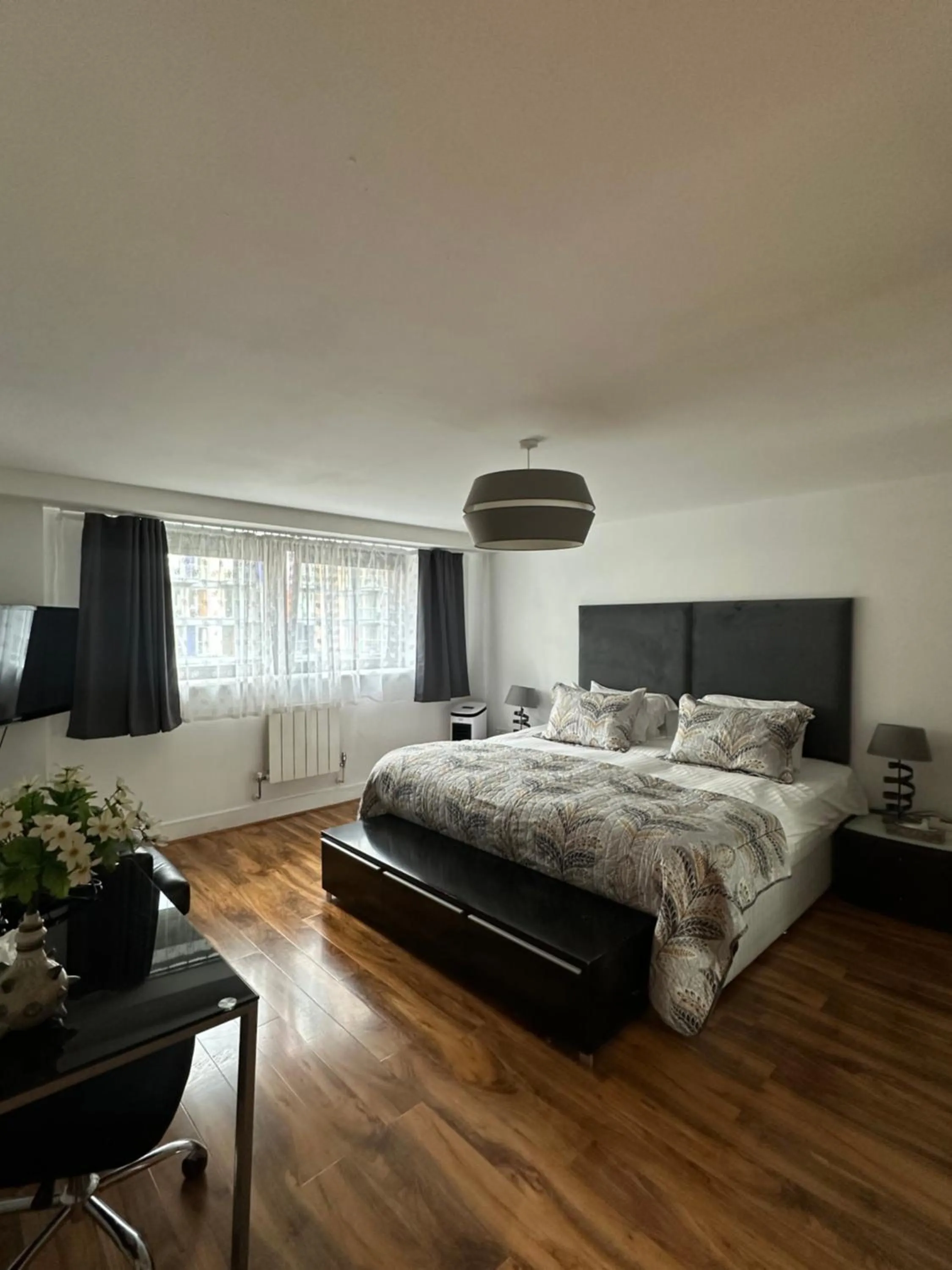 Bed in Canary Wharf - Luxury Apartments