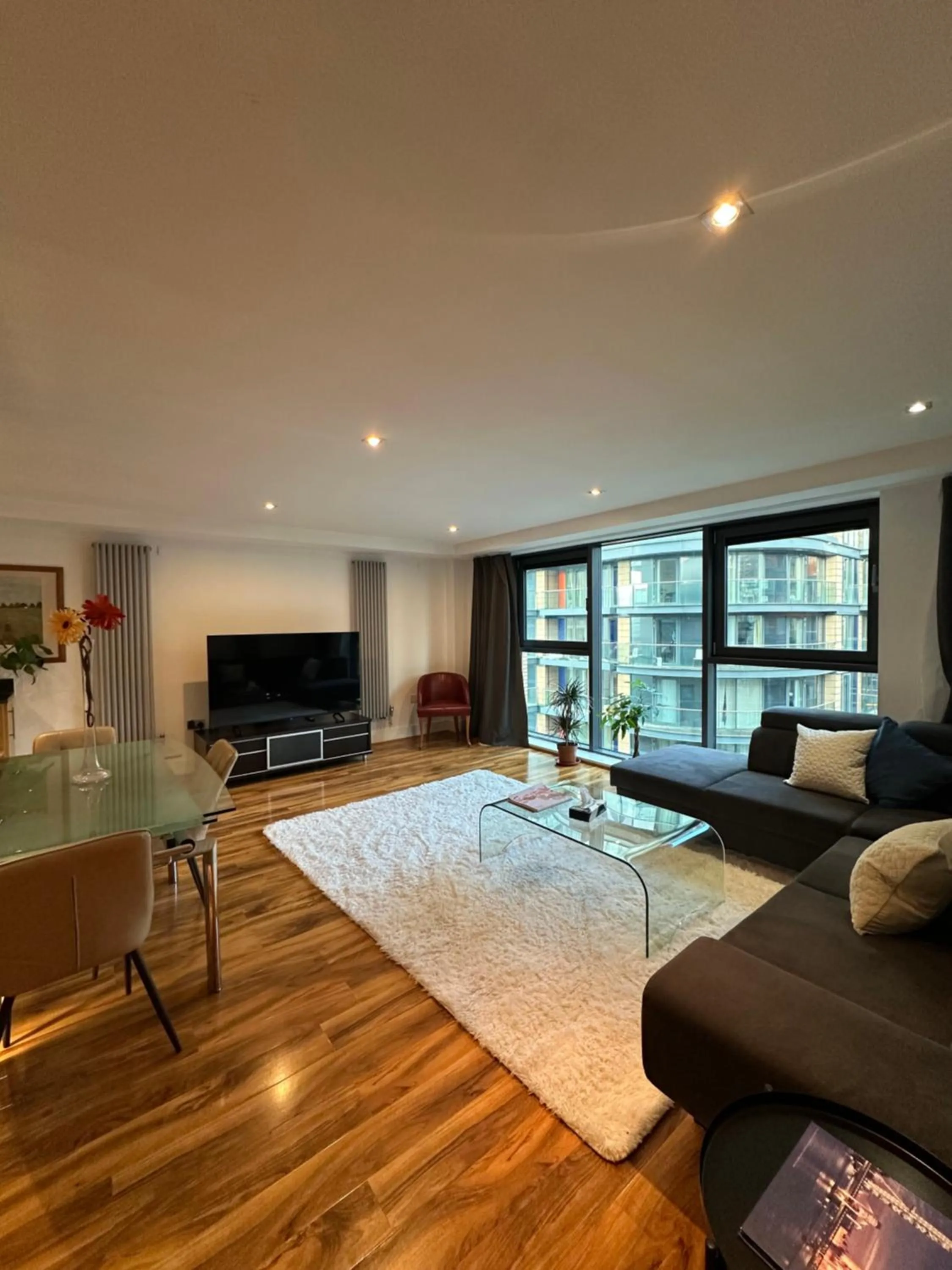 Communal lounge/ TV room in Canary Wharf - Luxury Apartments