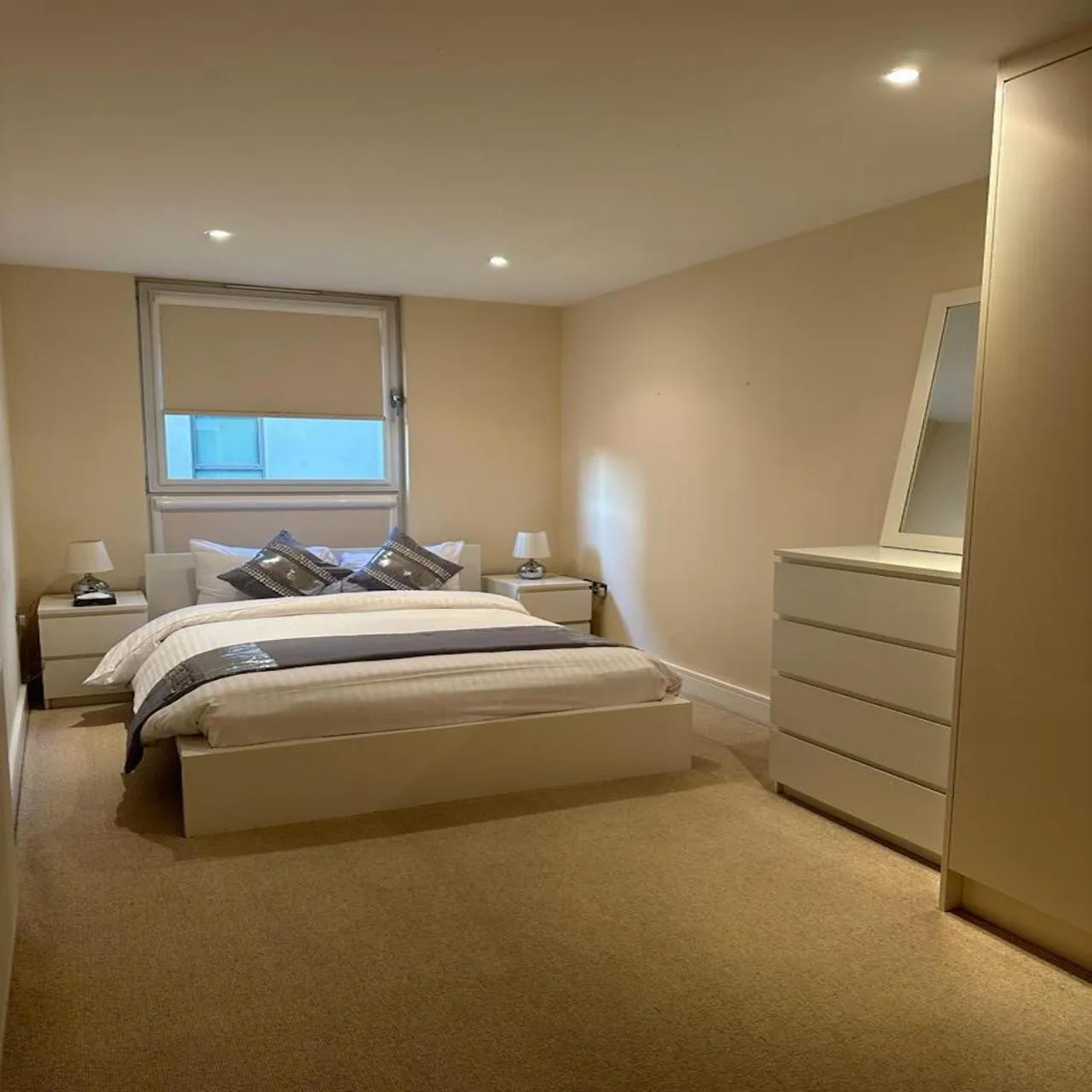 Bed in Canary Wharf - Luxury Apartments