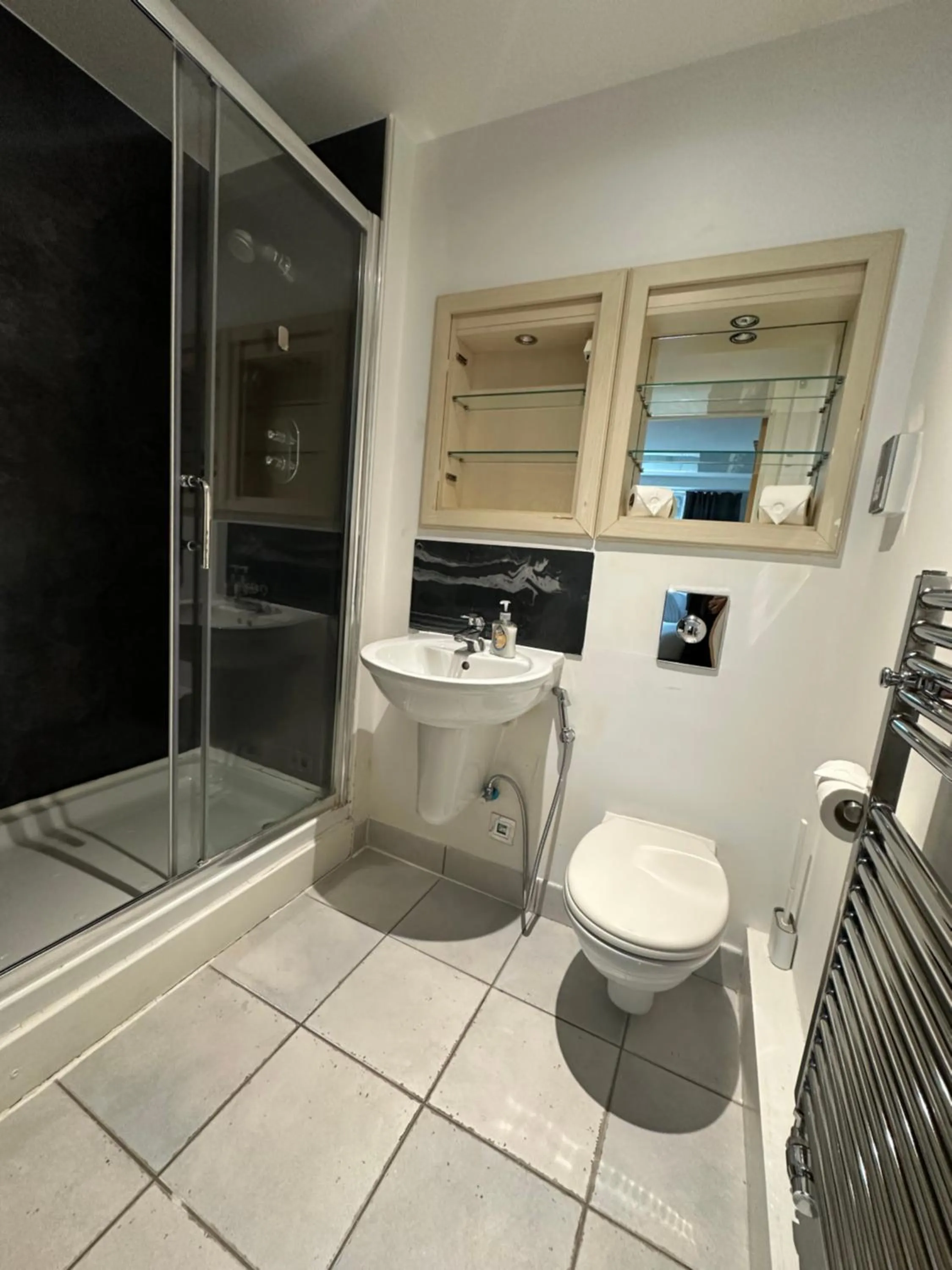 Toilet in Canary Wharf - Luxury Apartments