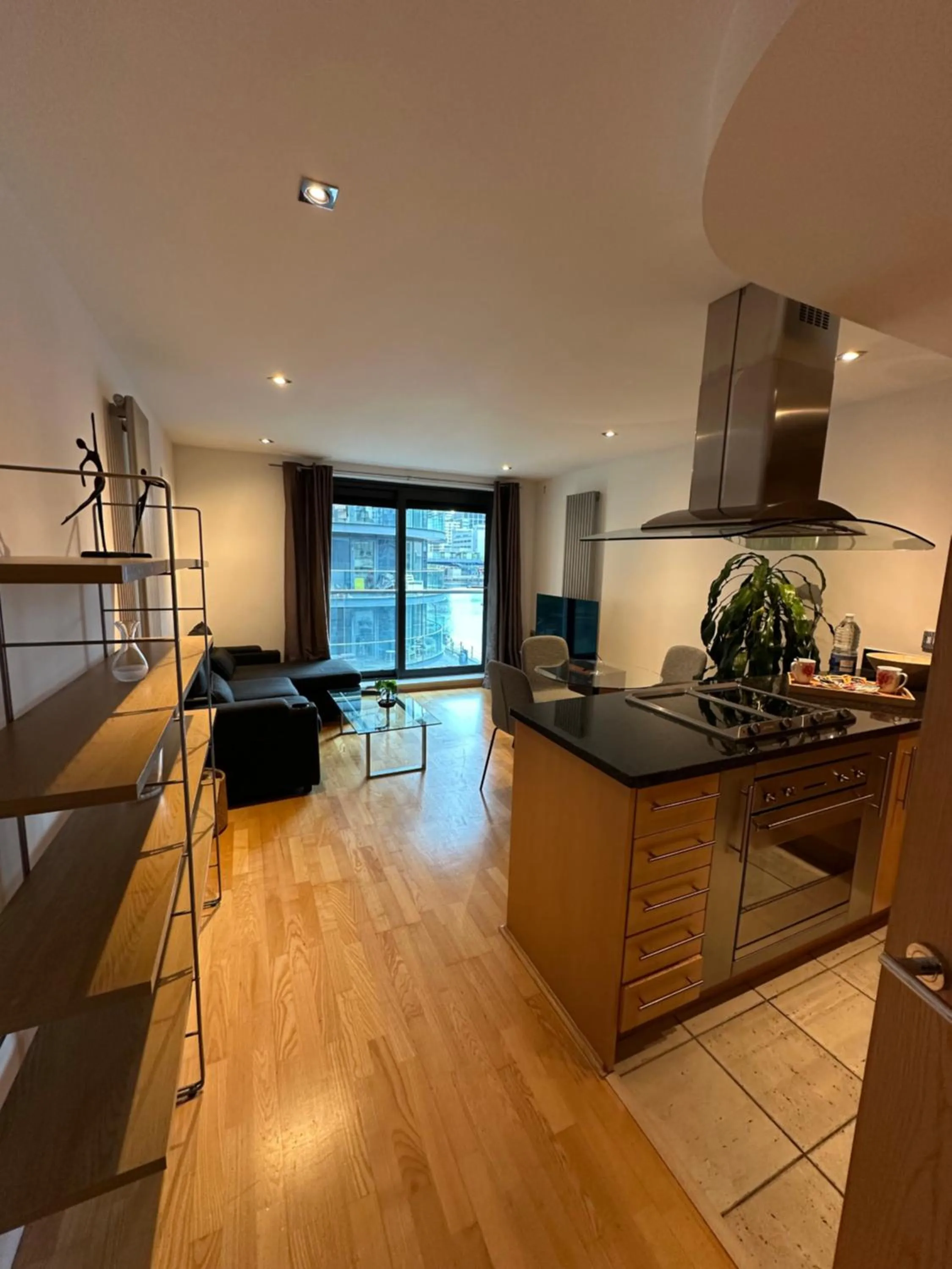Kitchen or kitchenette in Canary Wharf - Luxury Apartments