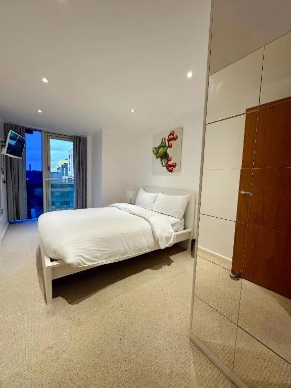 Bed in Canary Wharf - Luxury Apartments
