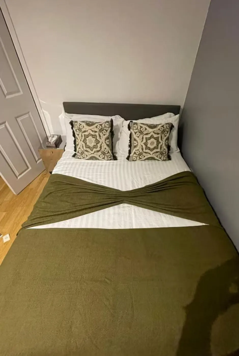 Bedroom, Bed in Canary Wharf - Luxury Apartments