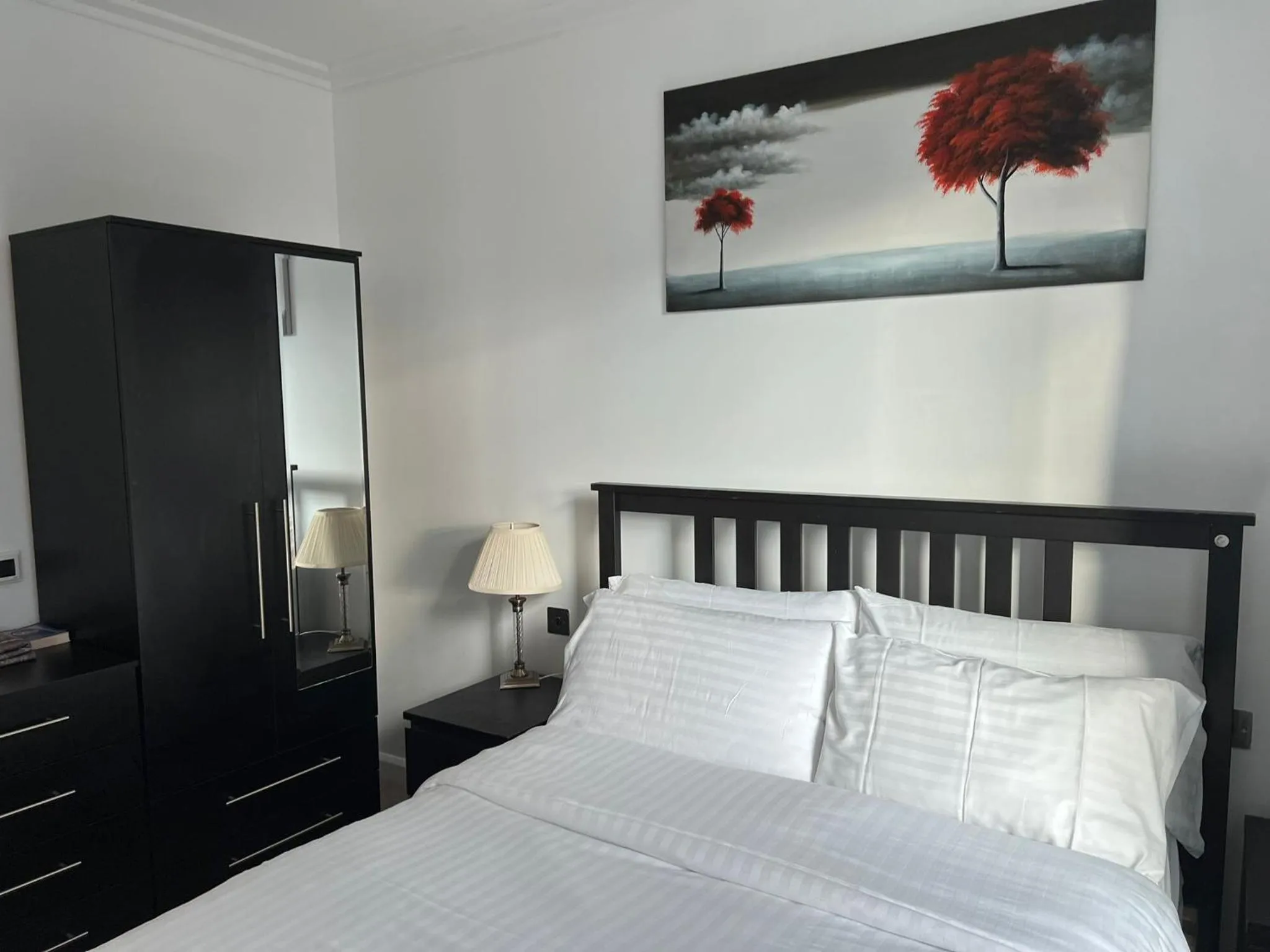 Bedroom, Bed in Canary Wharf - Luxury Apartments