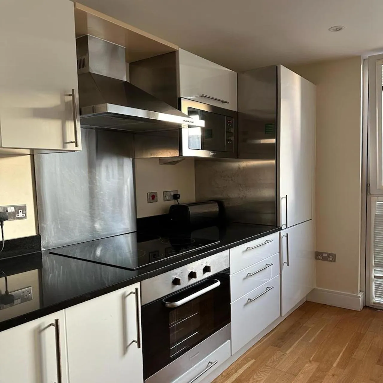 Kitchen or kitchenette in Canary Wharf - Luxury Apartments