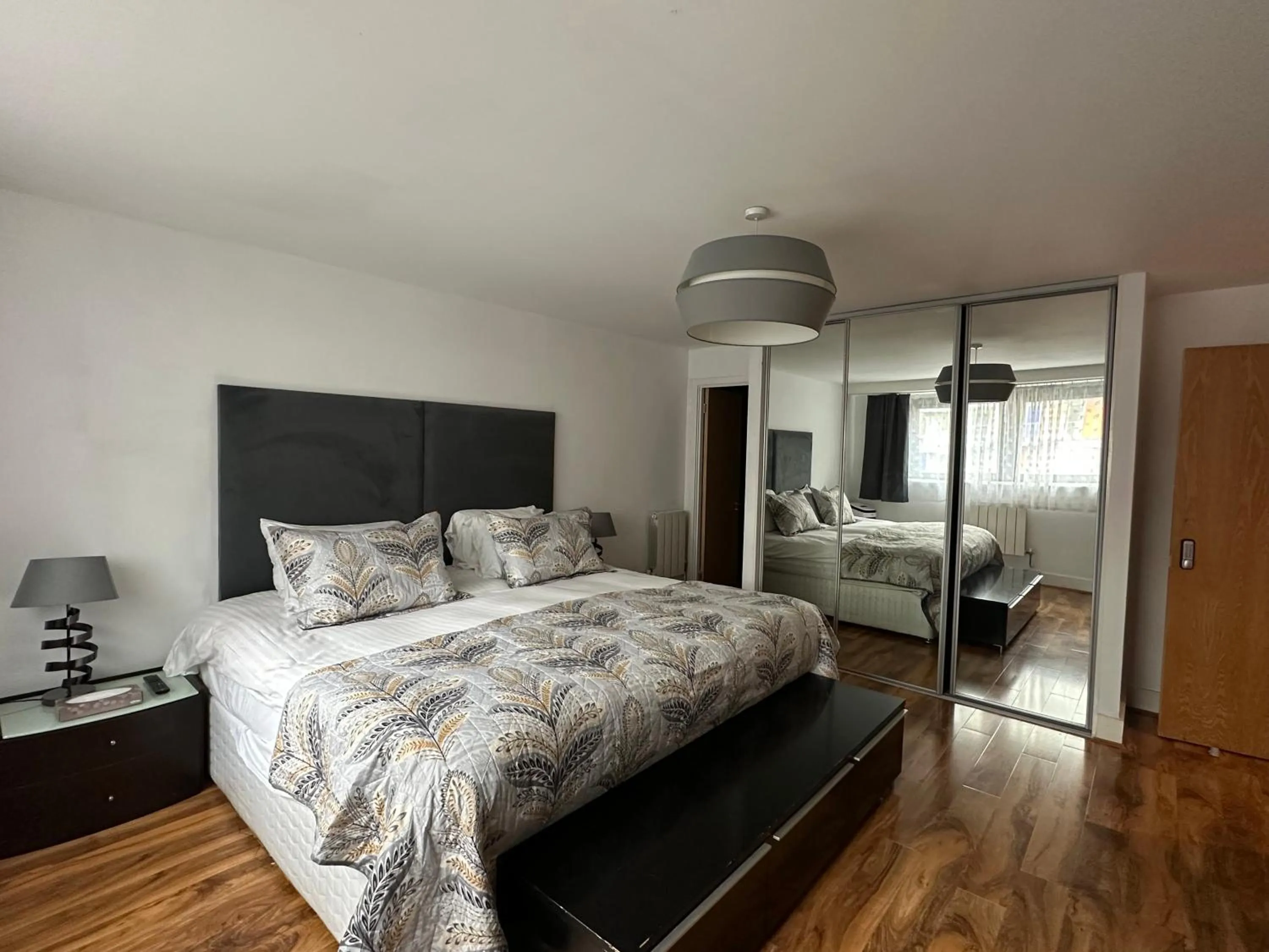 Photo of the whole room, Bed in Canary Wharf - Luxury Apartments