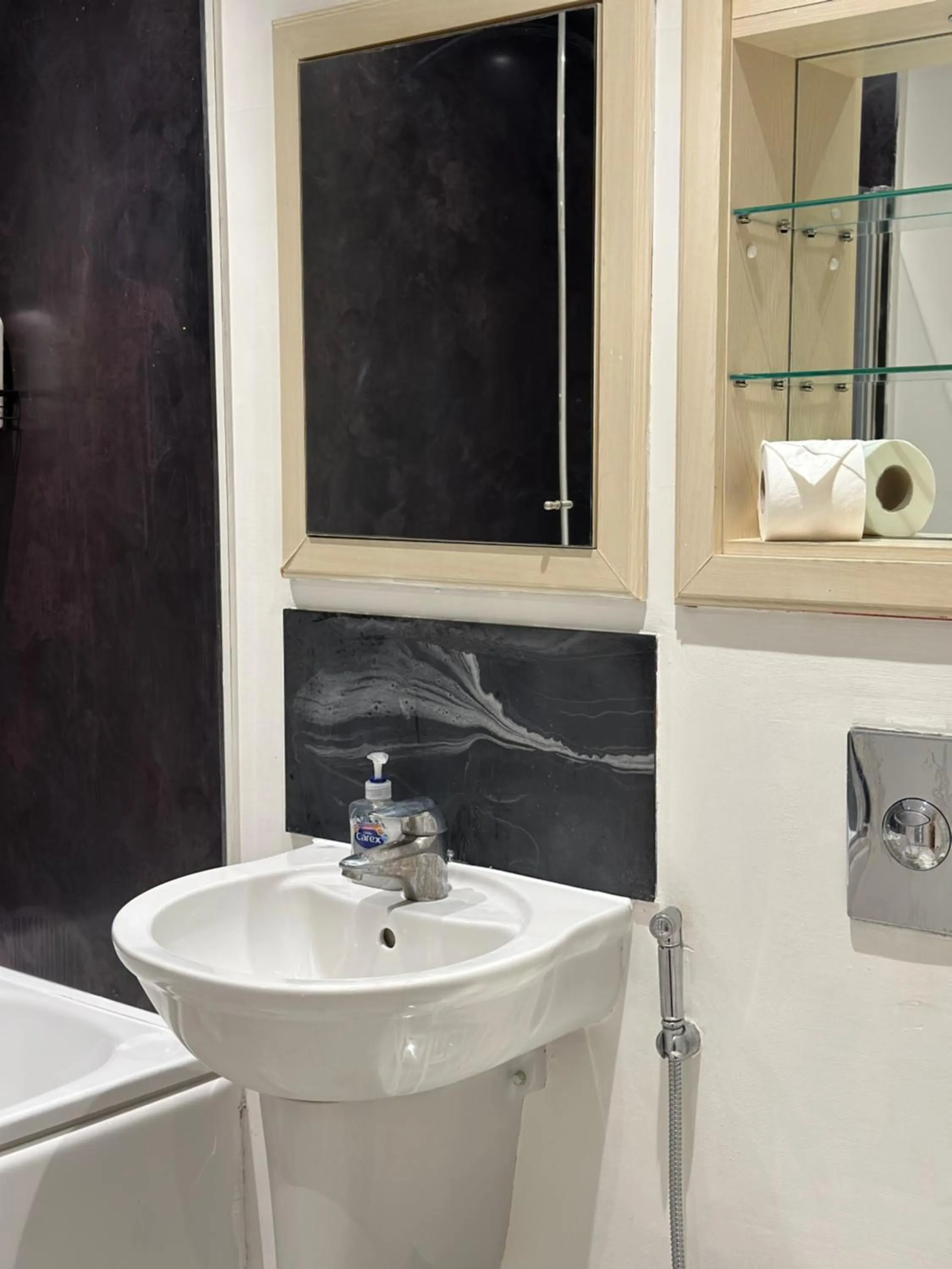 Bathroom in Canary Wharf - Luxury Apartments