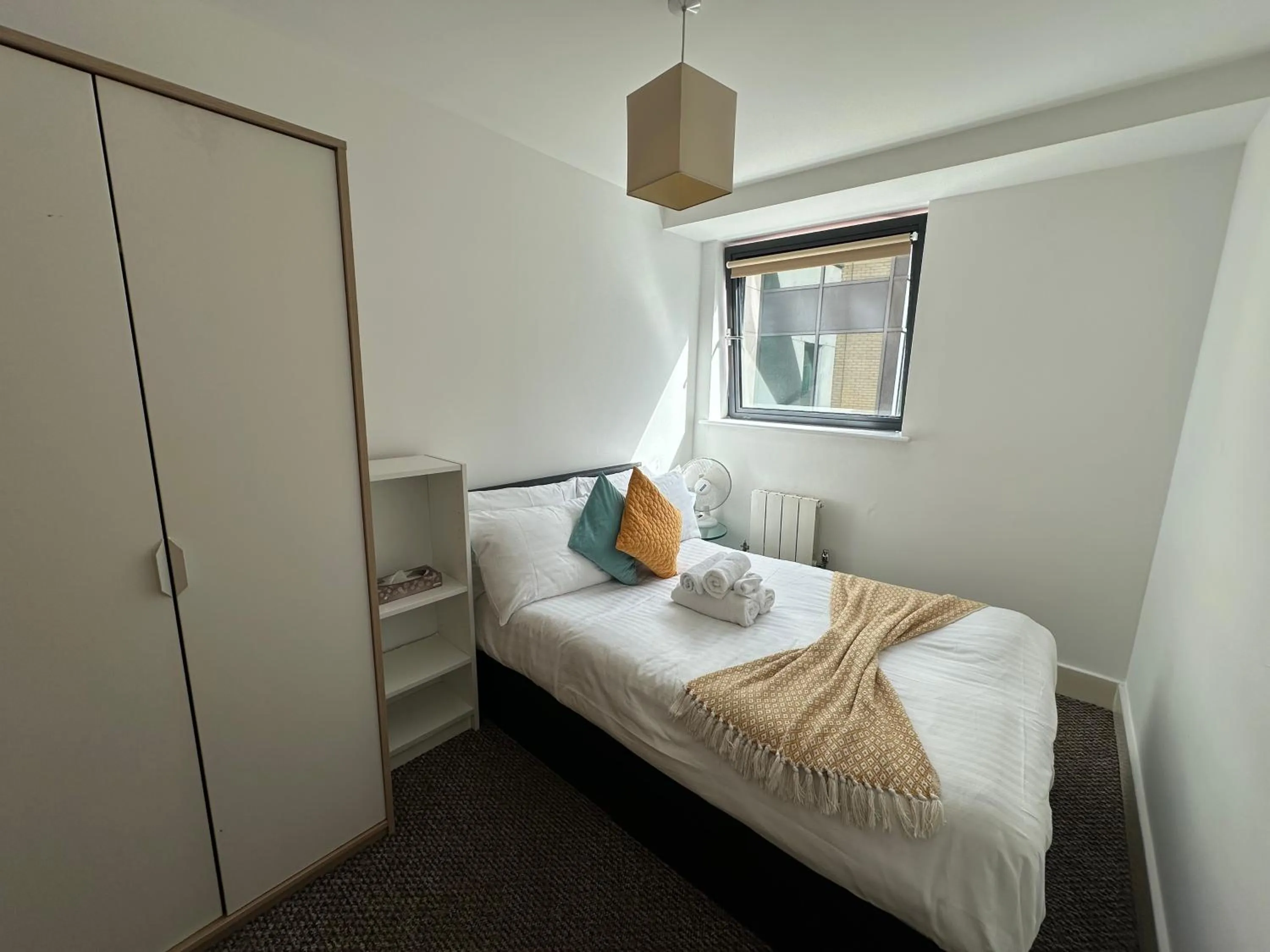 Bed in Canary Wharf - Luxury Apartments