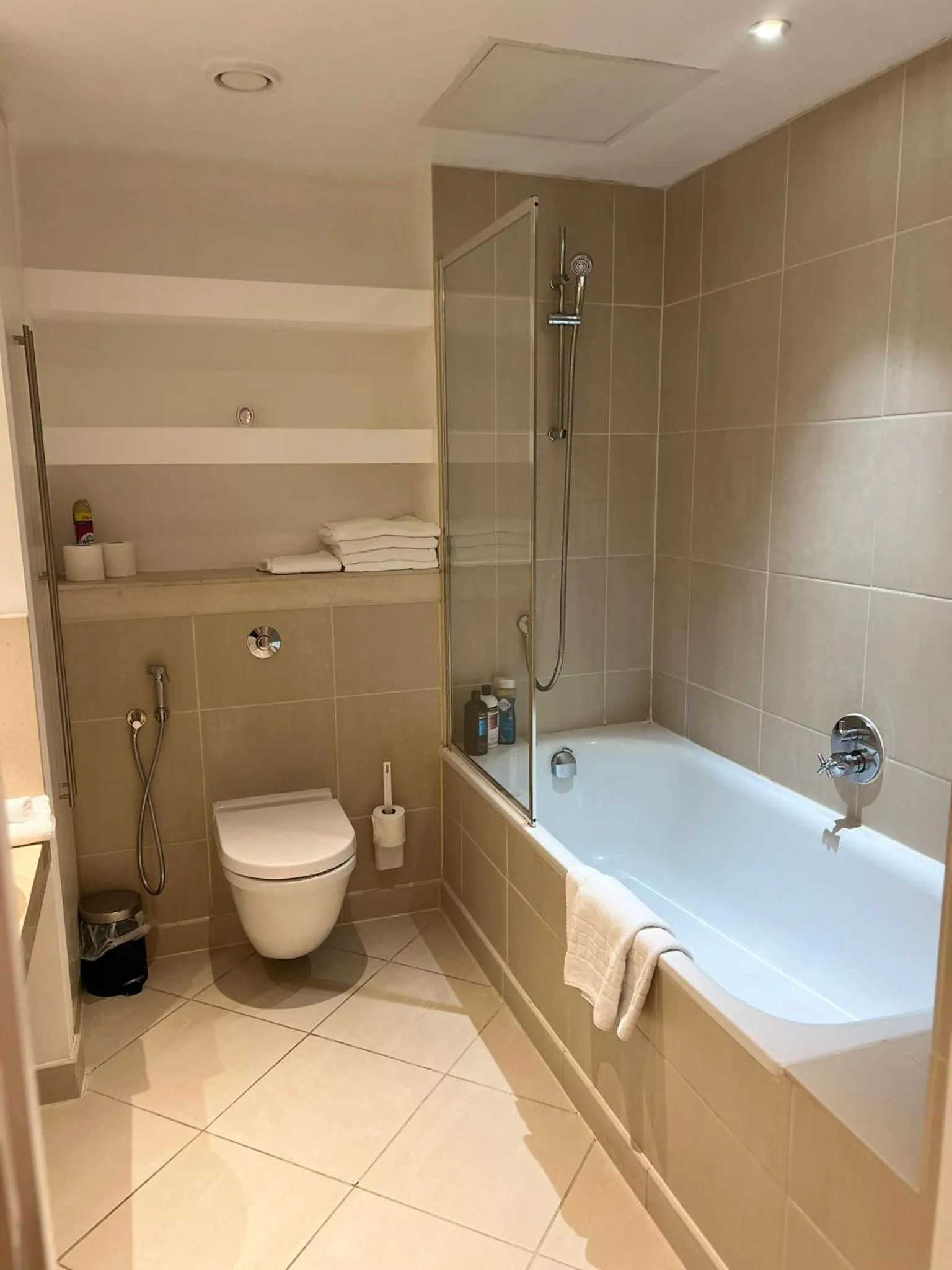 Toilet in Canary Wharf - Luxury Apartments