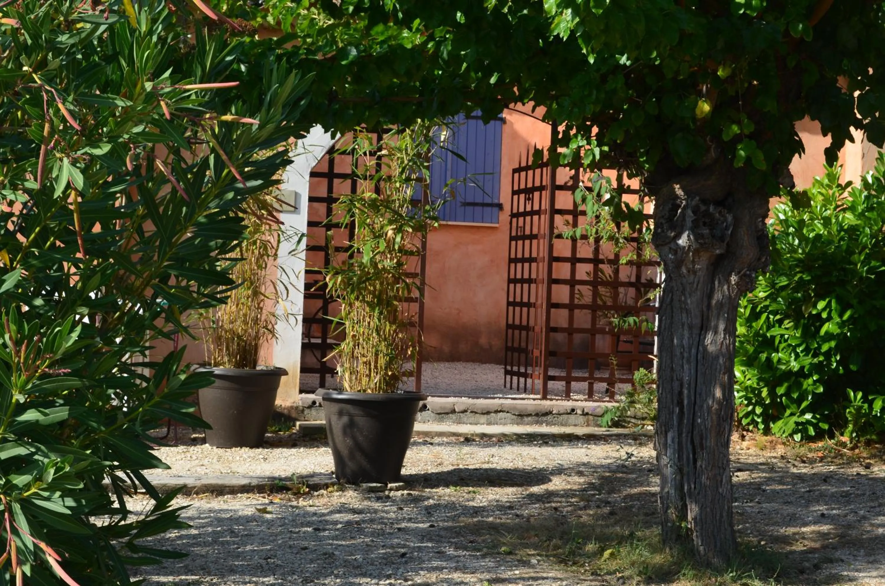 Patio in Studios et Gite La Sauvasse