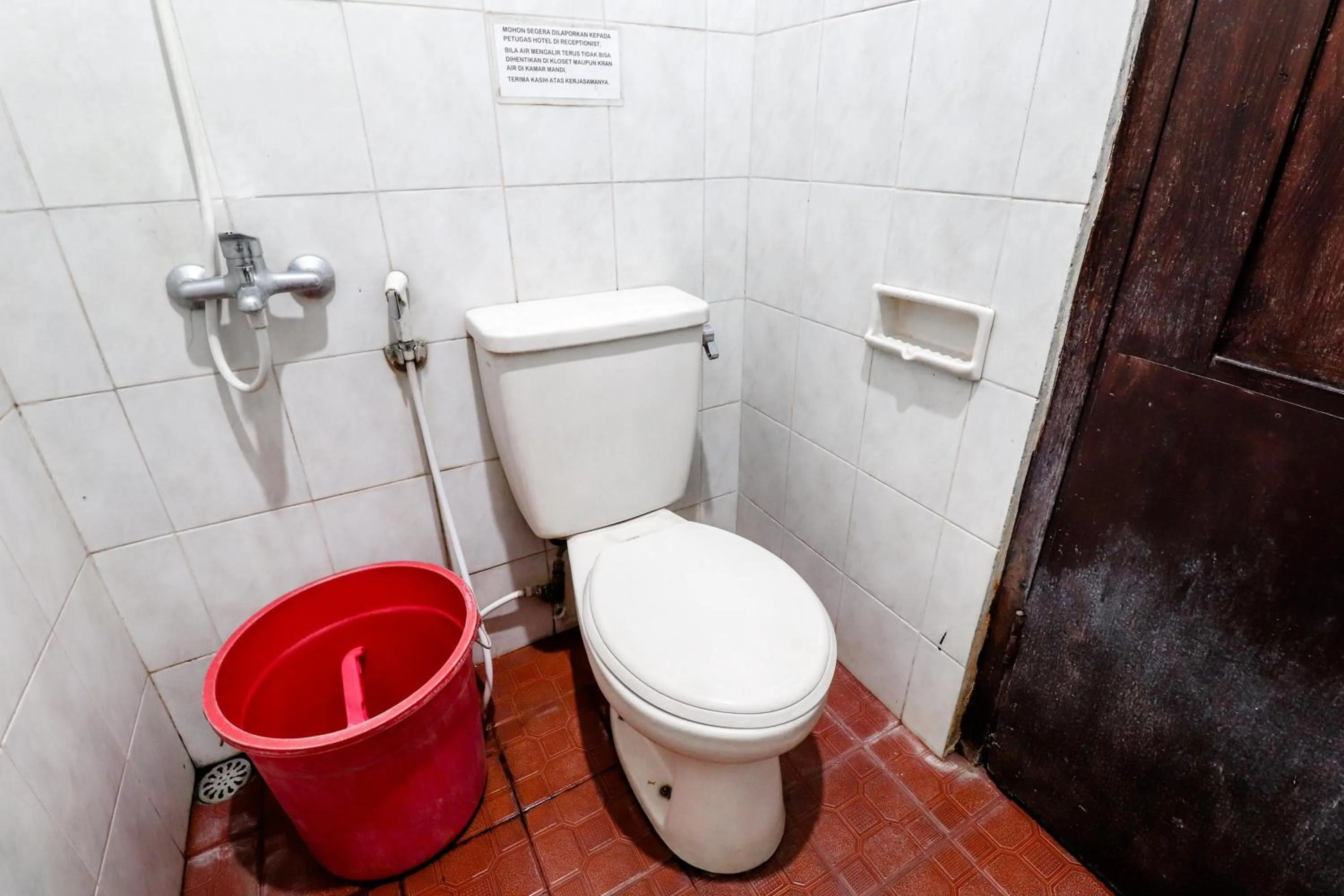 Bathroom in Hotel Limaran 1