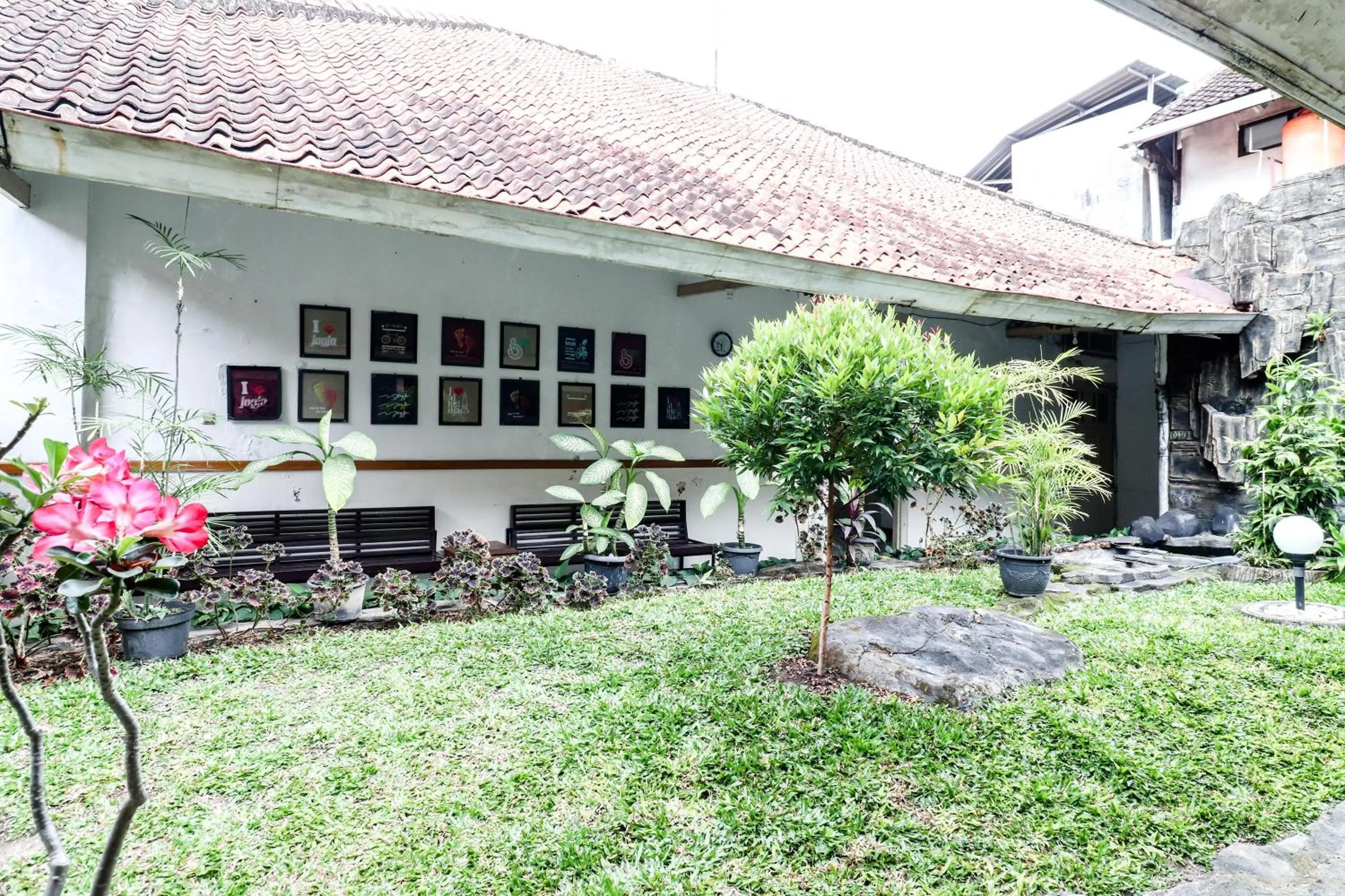 Garden in Hotel Limaran 1