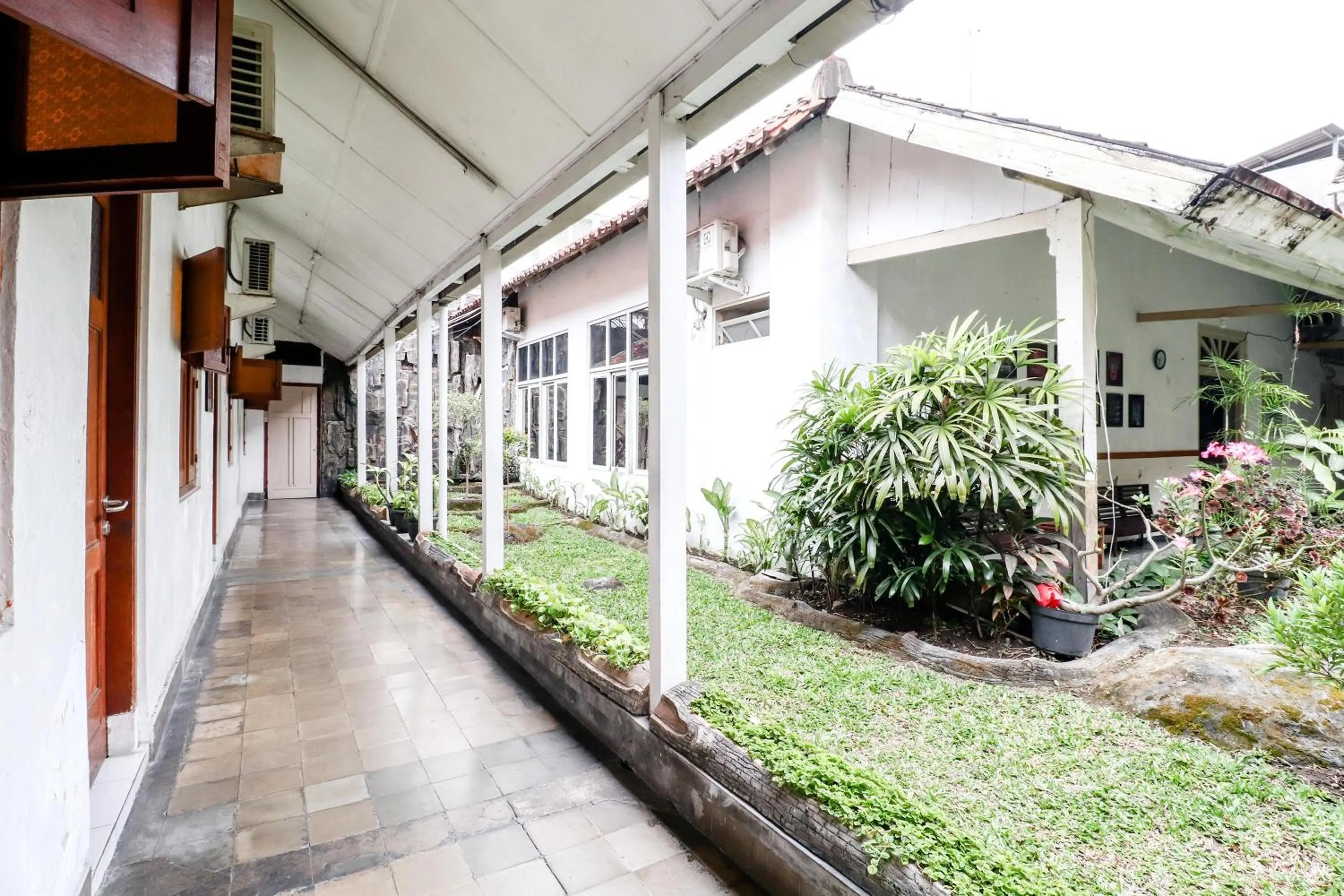 Property building in Hotel Limaran 1