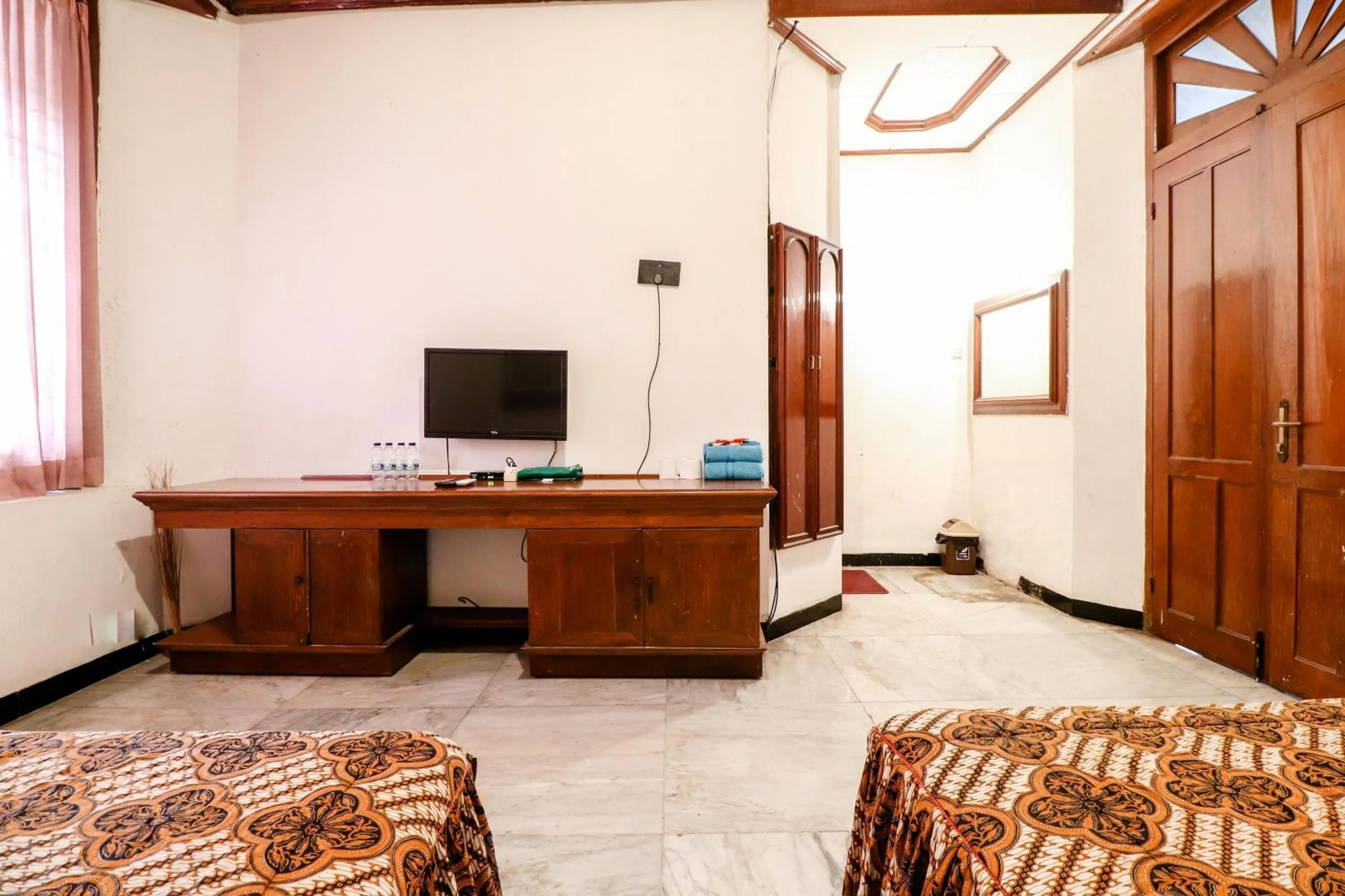 Bedroom, Bed in Hotel Limaran 1