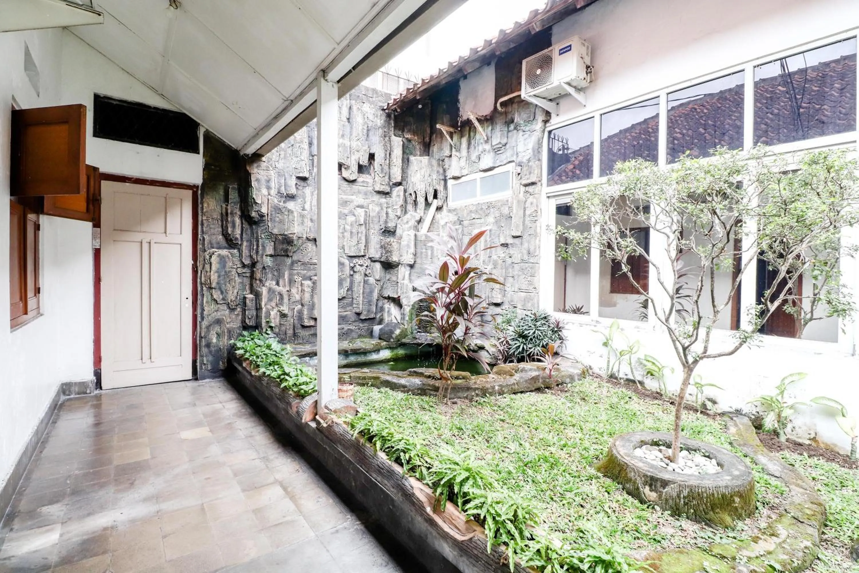 Garden in Hotel Limaran 1