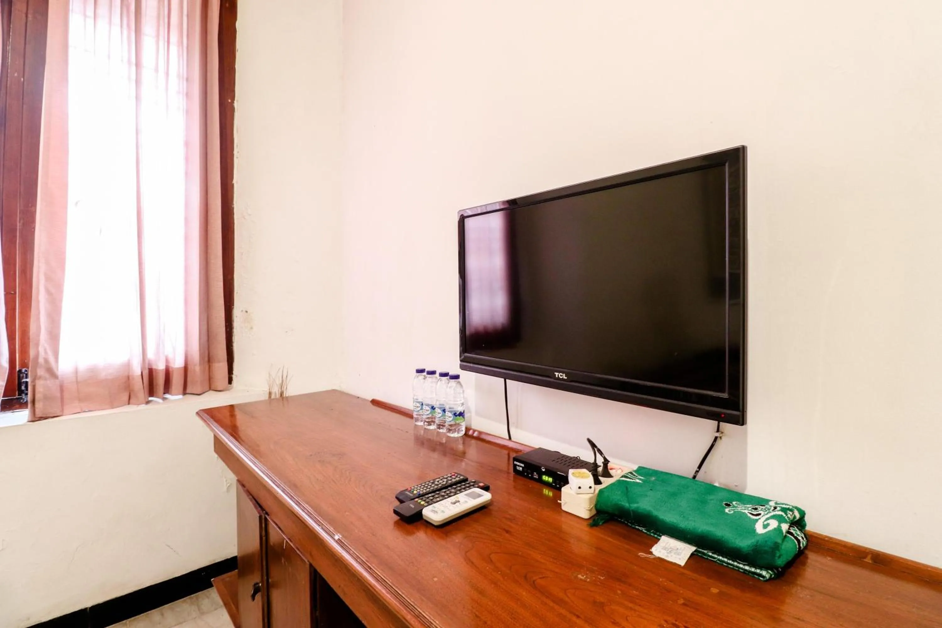 TV and multimedia in Hotel Limaran 1