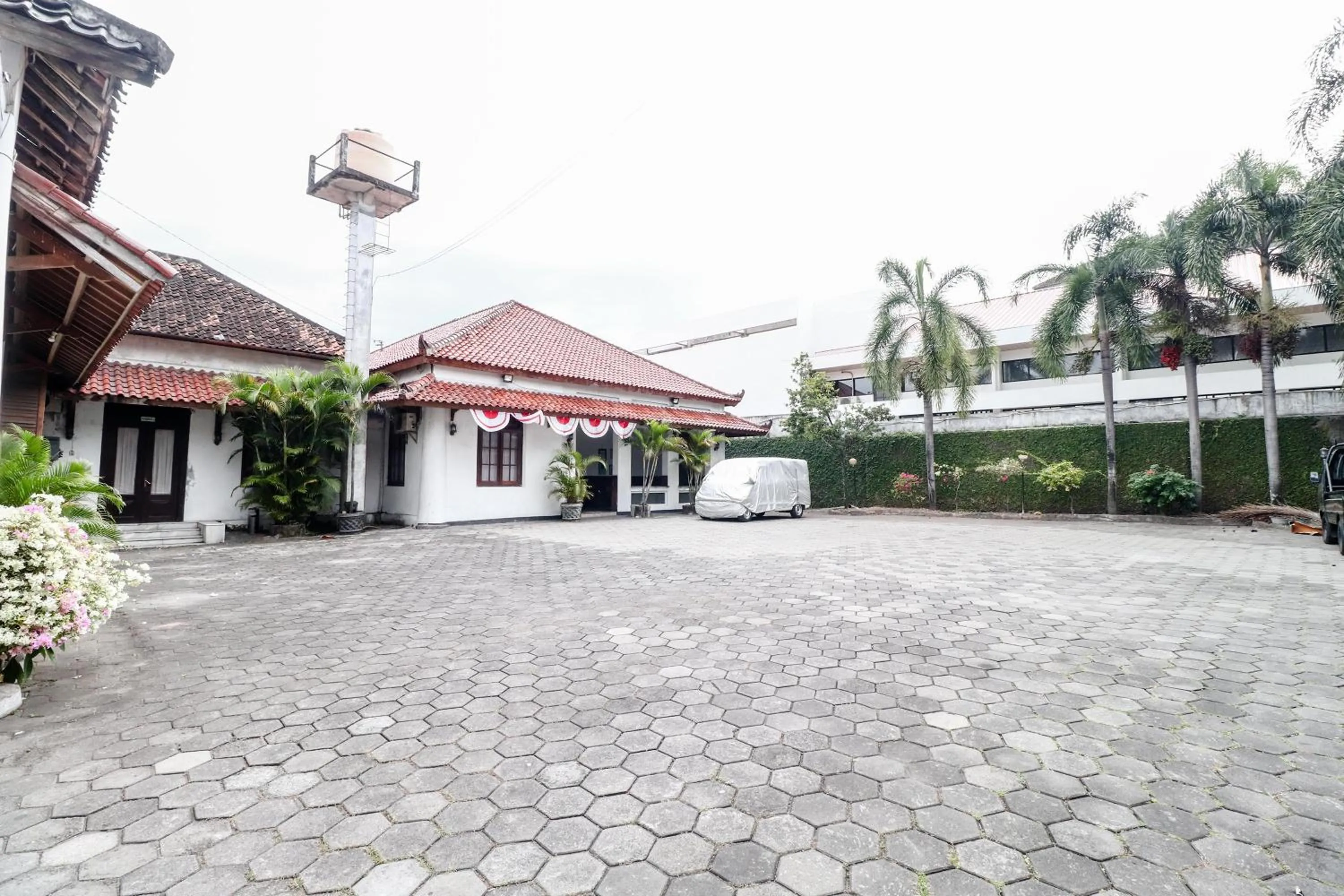 Property building in Hotel Limaran 1