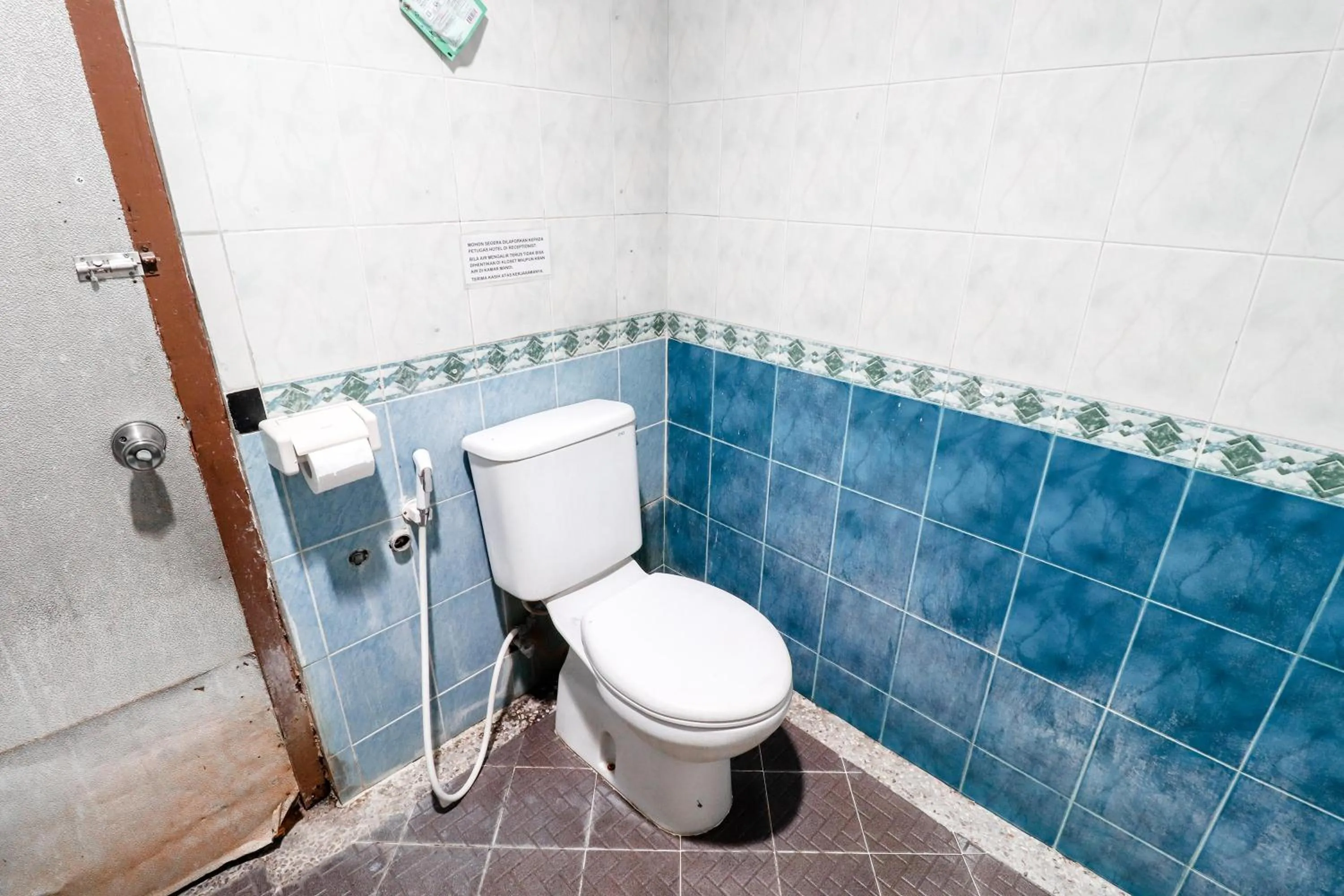 Bathroom in Hotel Limaran 1