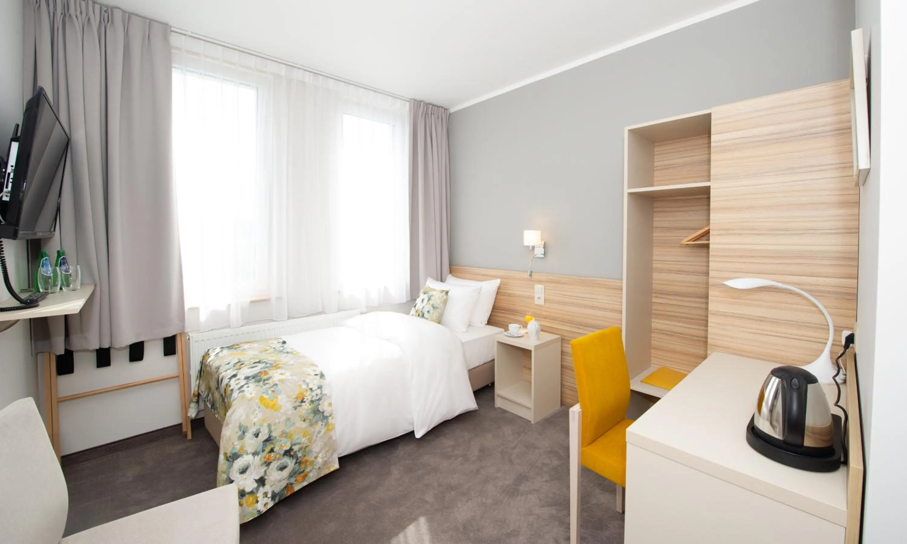 Bed in Poznań West Hotel - Airport