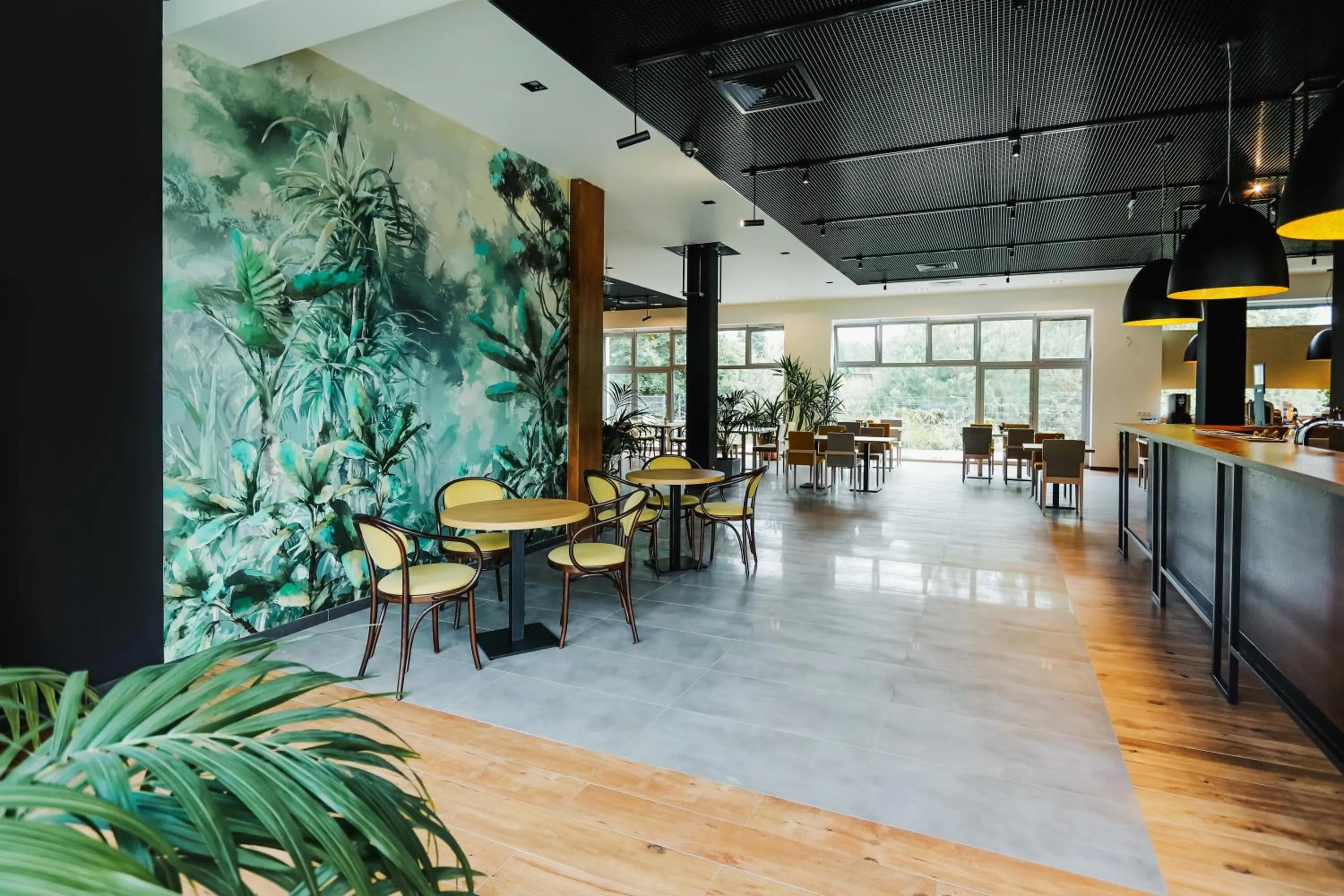 Restaurant/places to eat in Poznań West Hotel - Airport