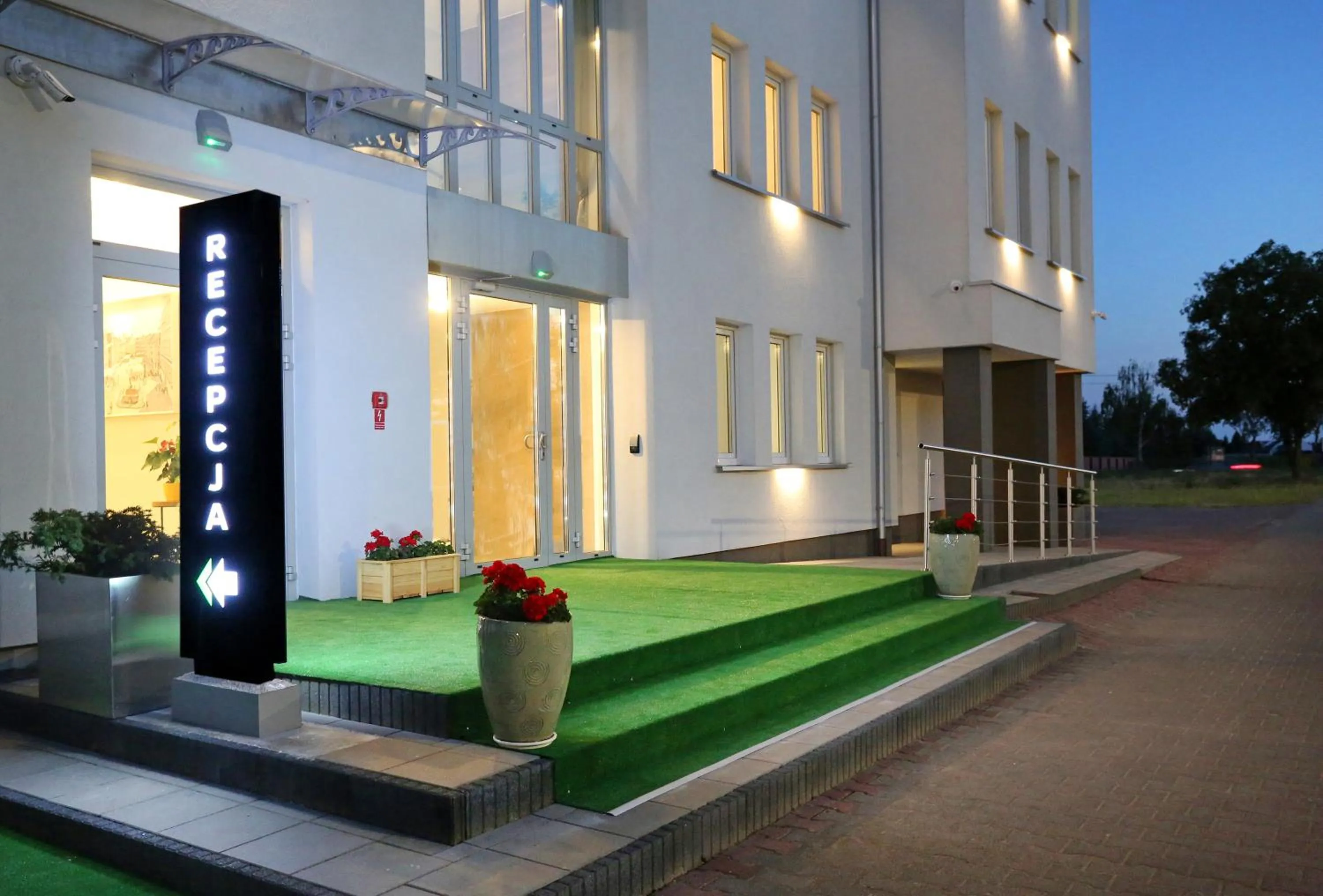 Facade/entrance in Poznań West Hotel - Airport