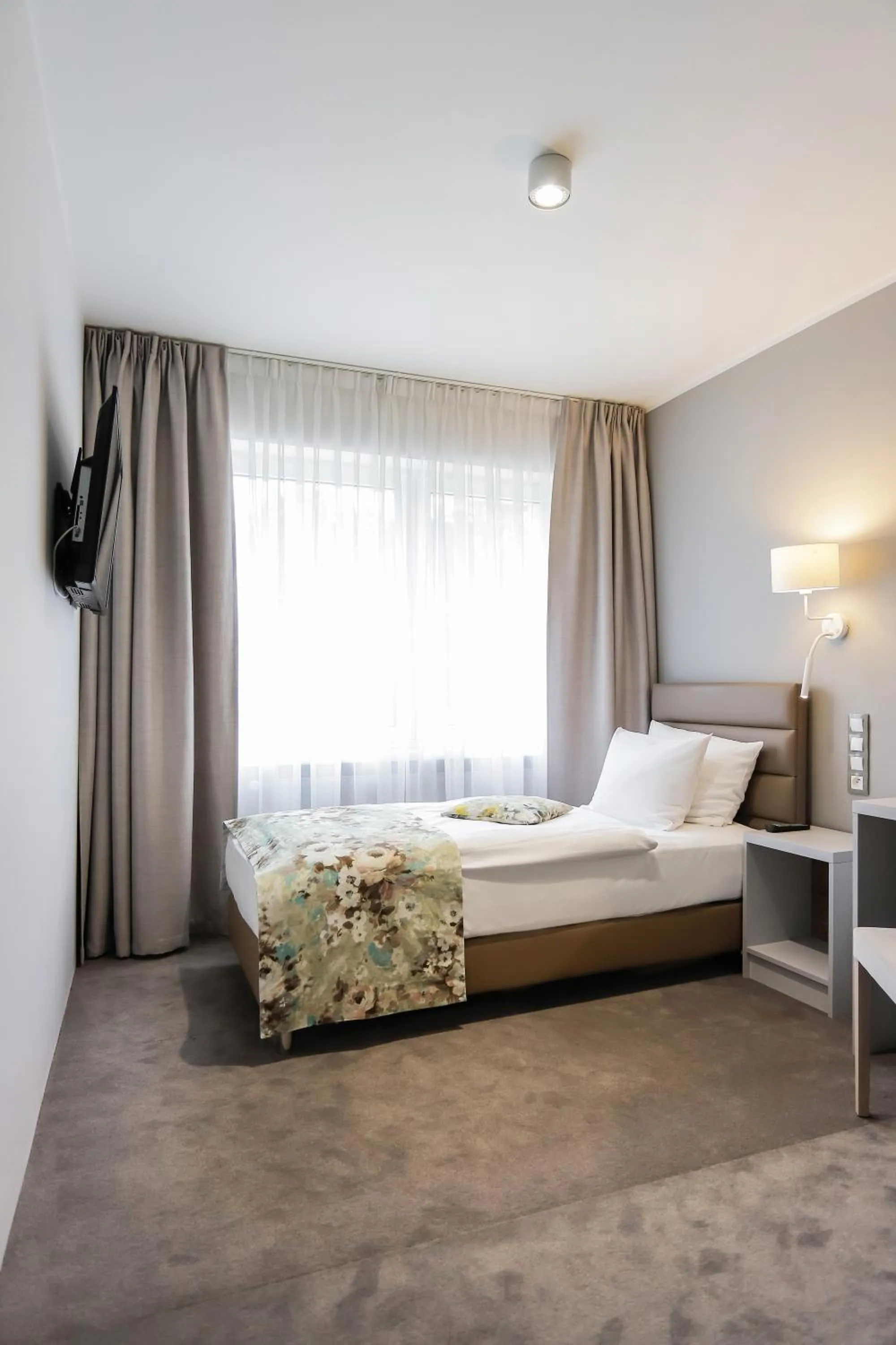 Bed in Poznań West Hotel - Airport