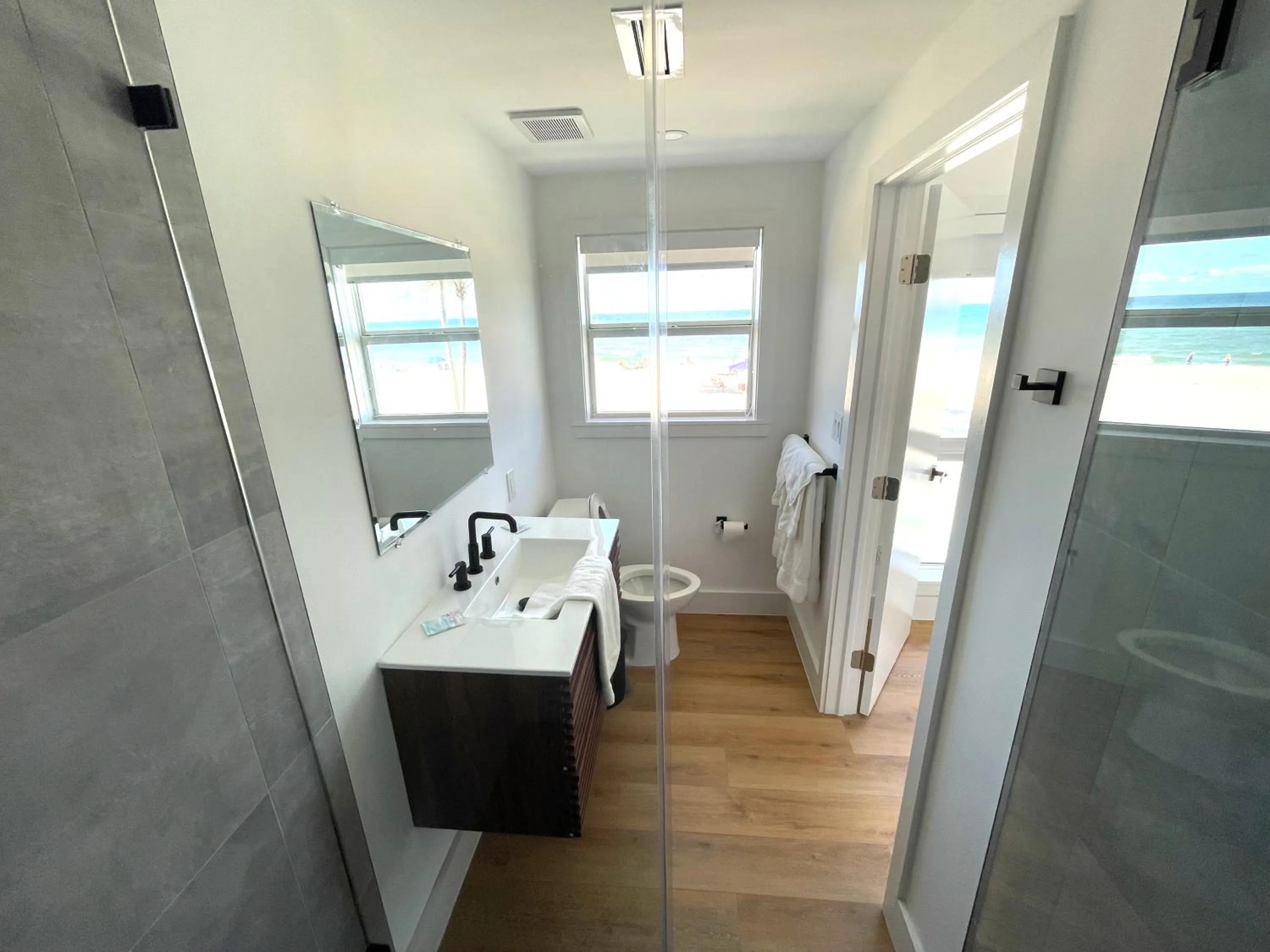 Bathroom in Shore View Hotel