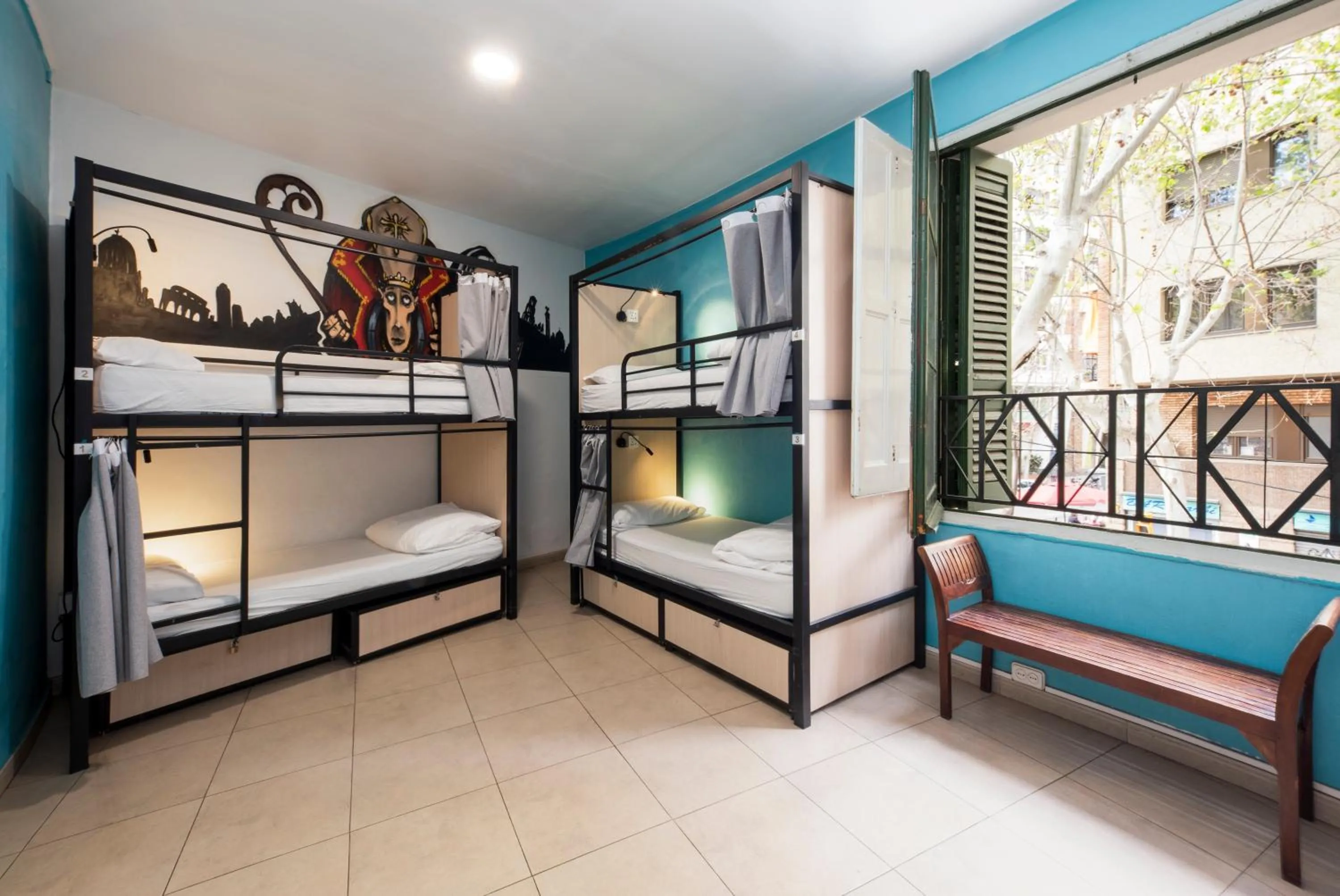 Photo of the whole room, Bed in No Limit Hostel Graffiti