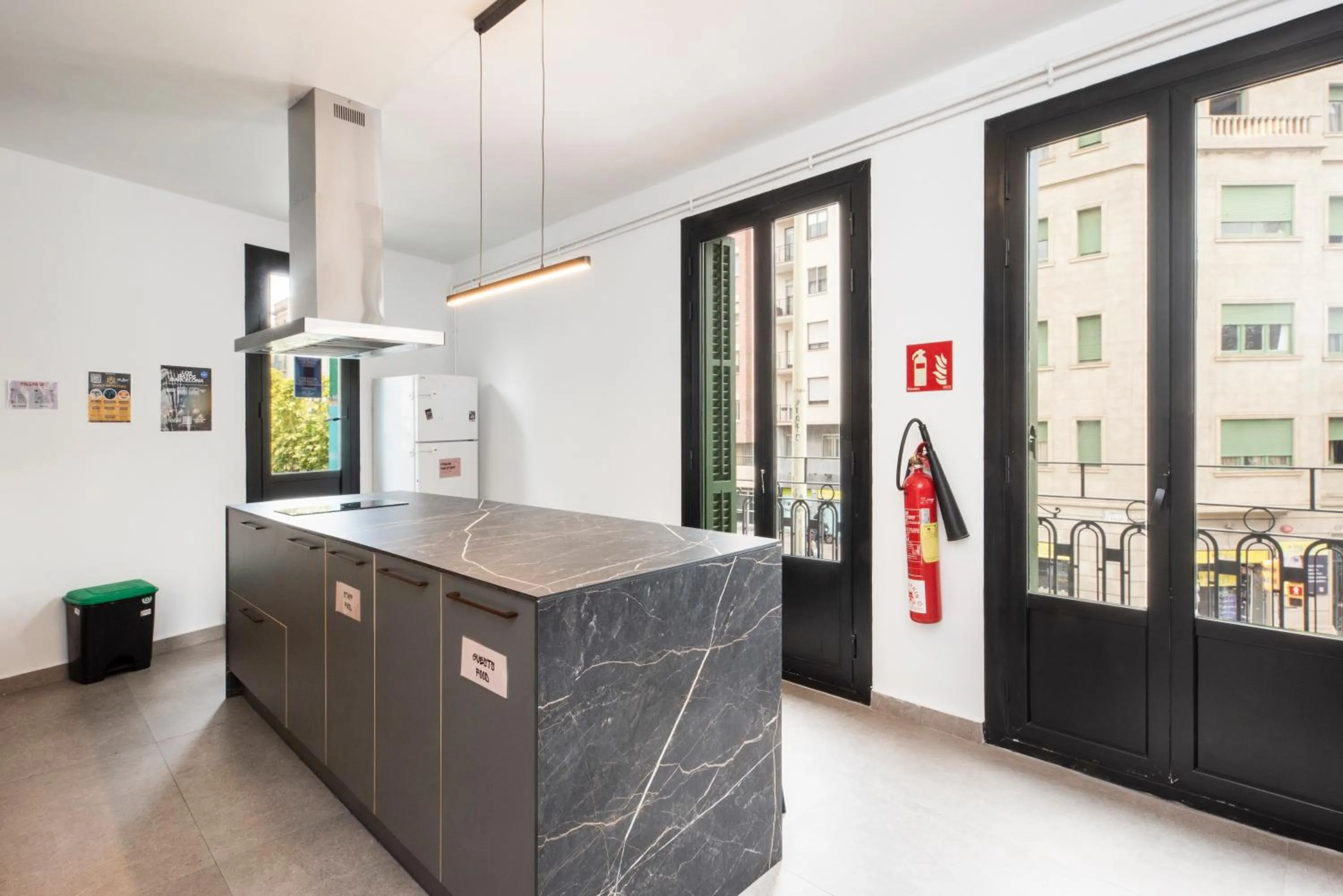 Communal kitchen in No Limit Hostel Graffiti