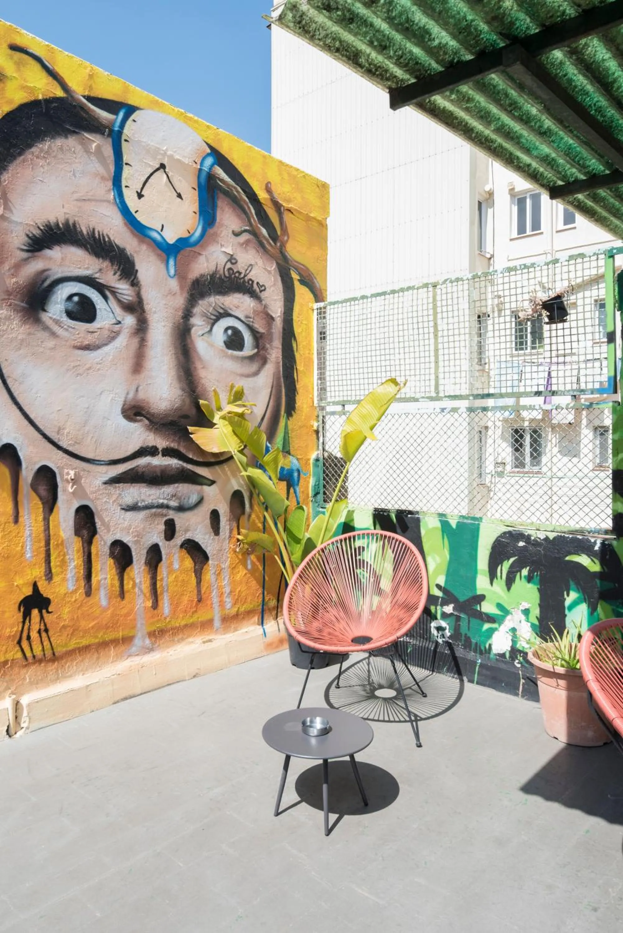 Balcony/Terrace in No Limit Hostel Graffiti