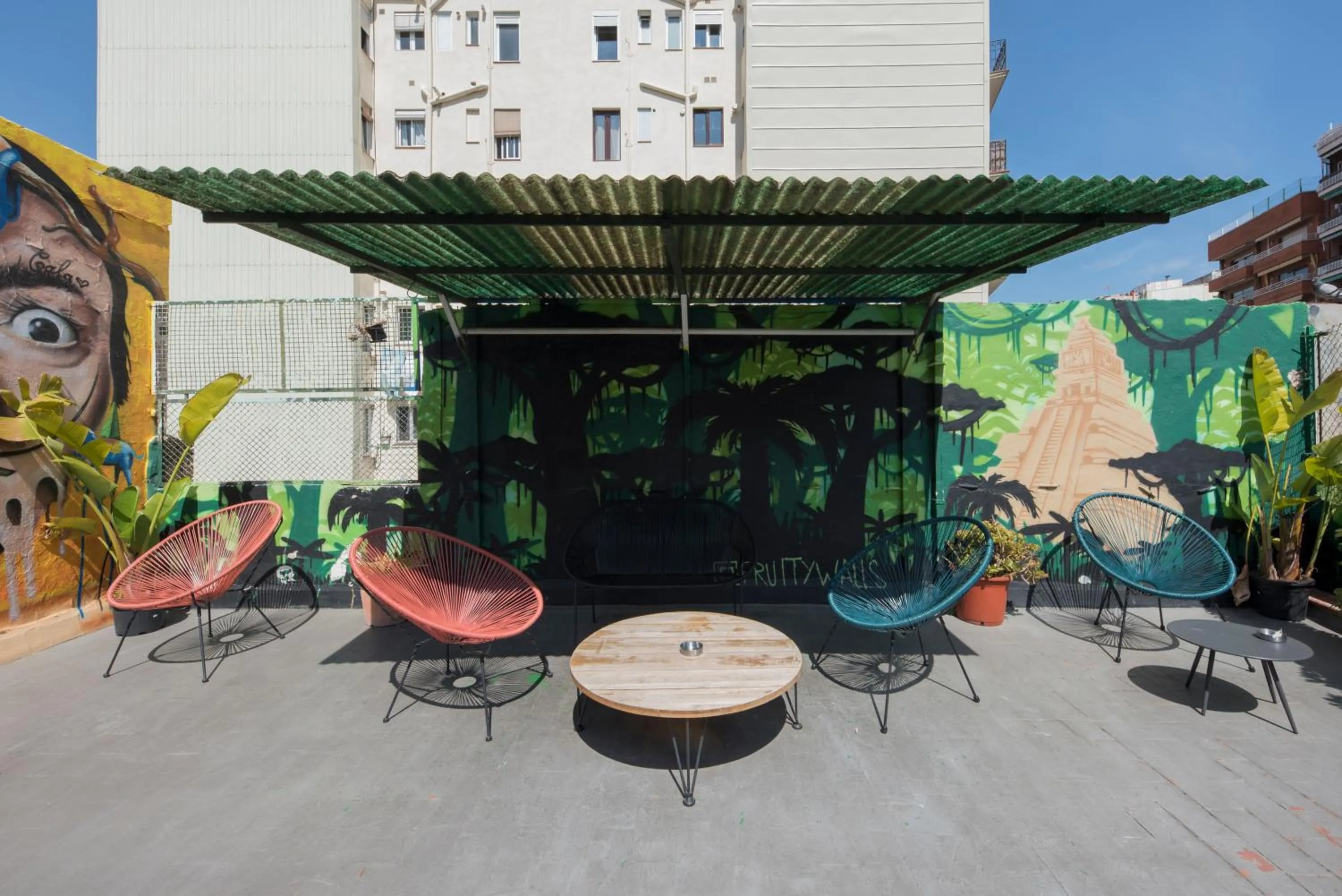 Balcony/Terrace in No Limit Hostel Graffiti