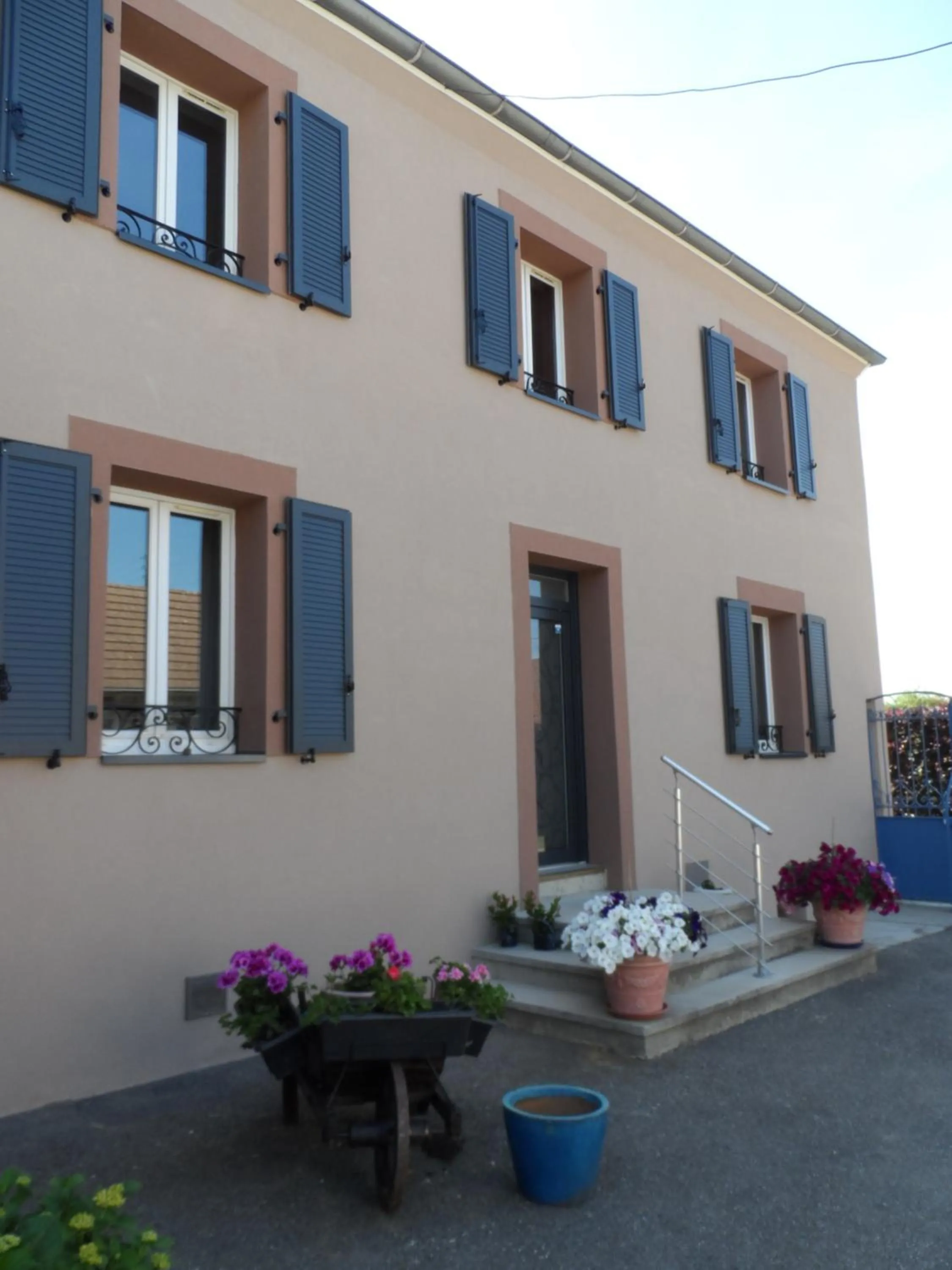 Facade/entrance in Maison Curiale