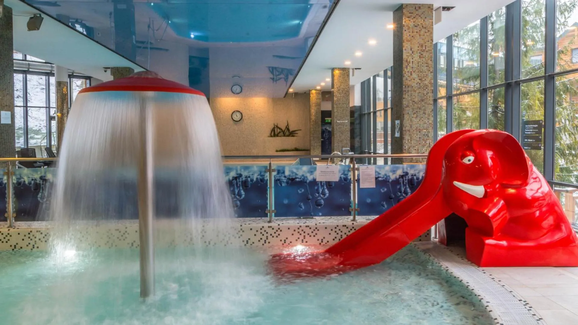 Swimming pool in Hotel Czarny Potok Resort SPA & Conference