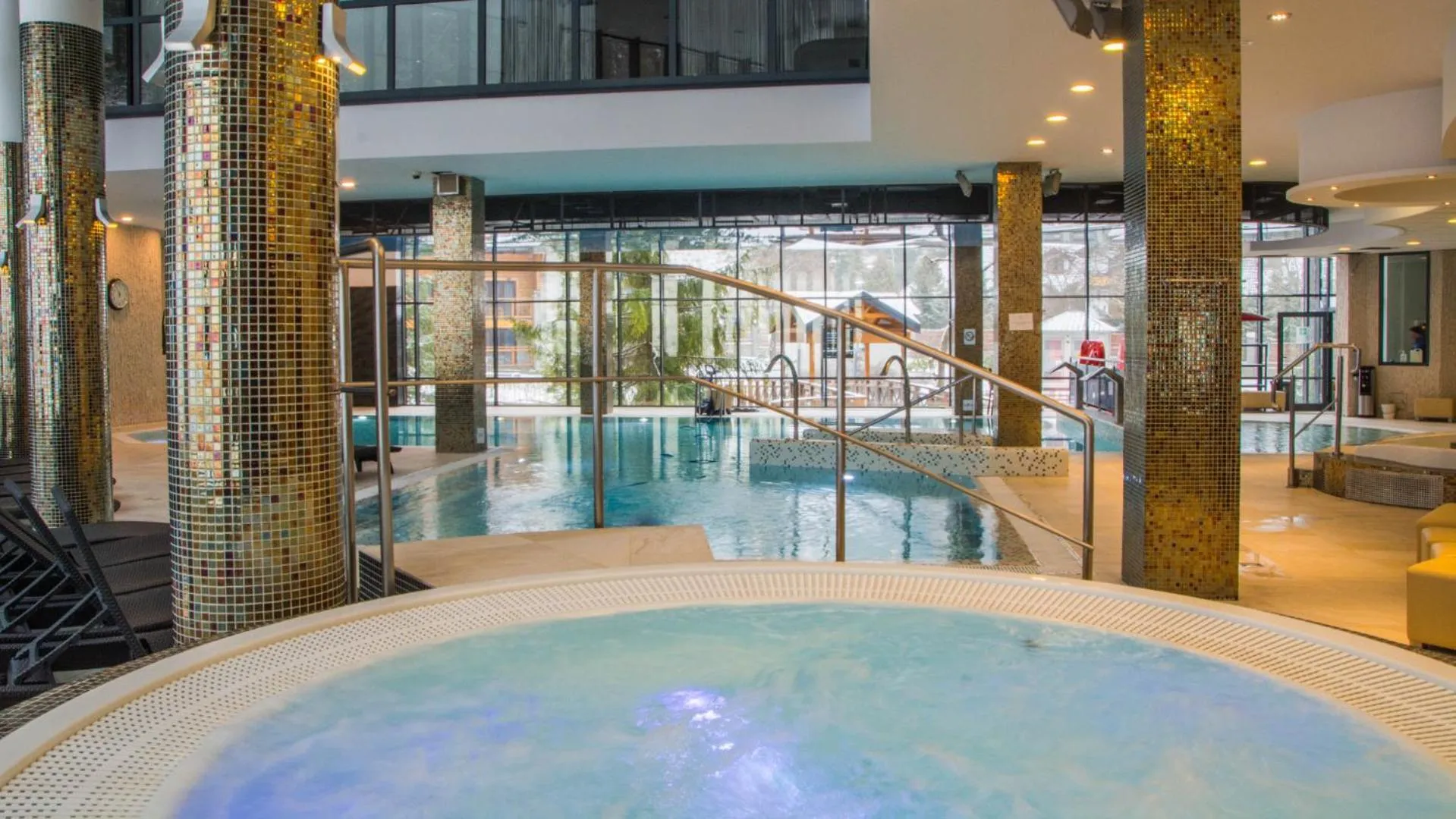 Swimming pool in Hotel Czarny Potok Resort SPA & Conference