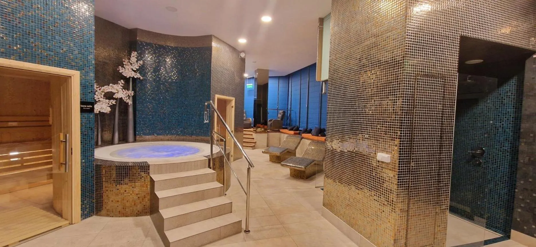 Swimming pool in Hotel Czarny Potok Resort SPA & Conference