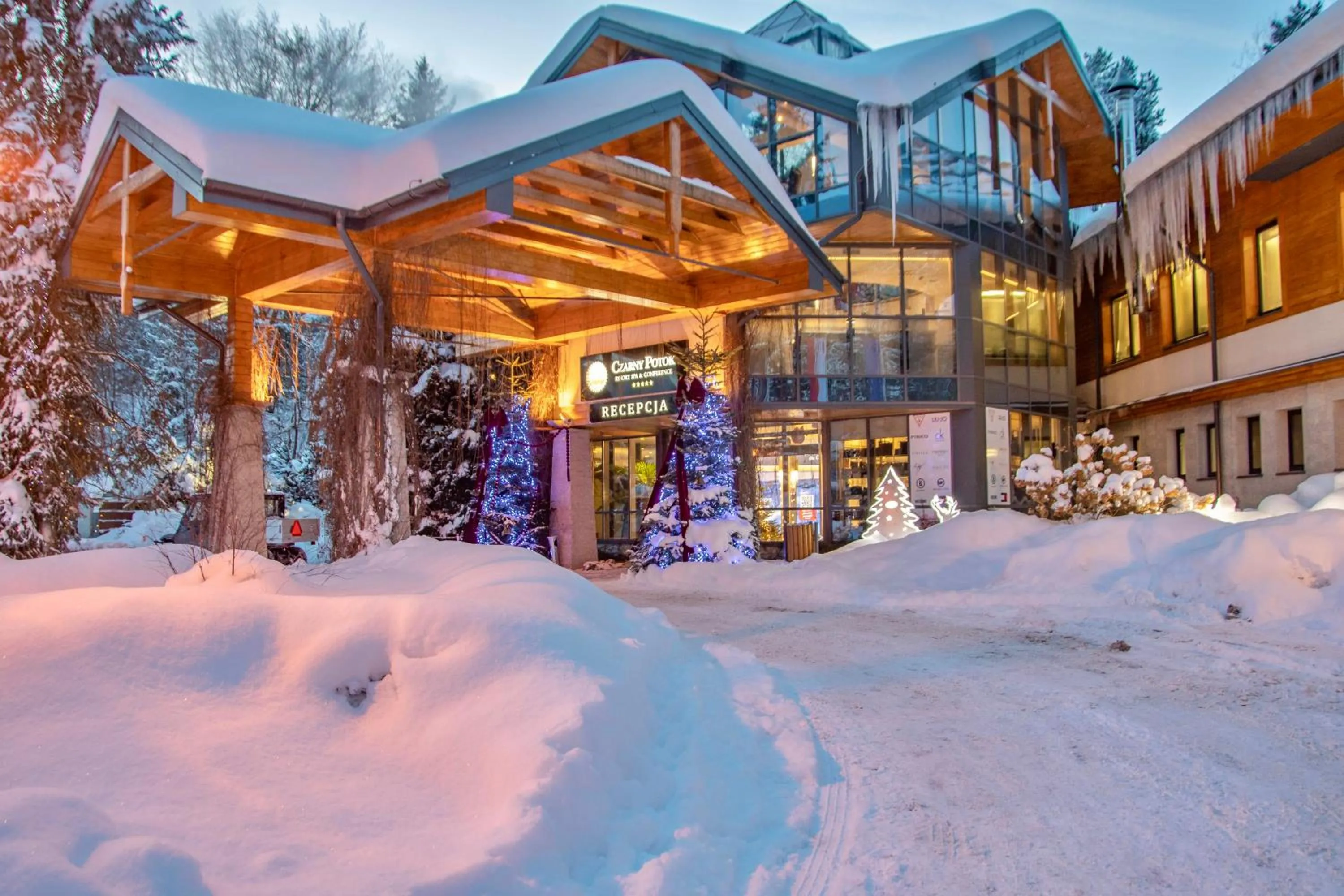 Facade/entrance in Hotel Czarny Potok Resort SPA & Conference